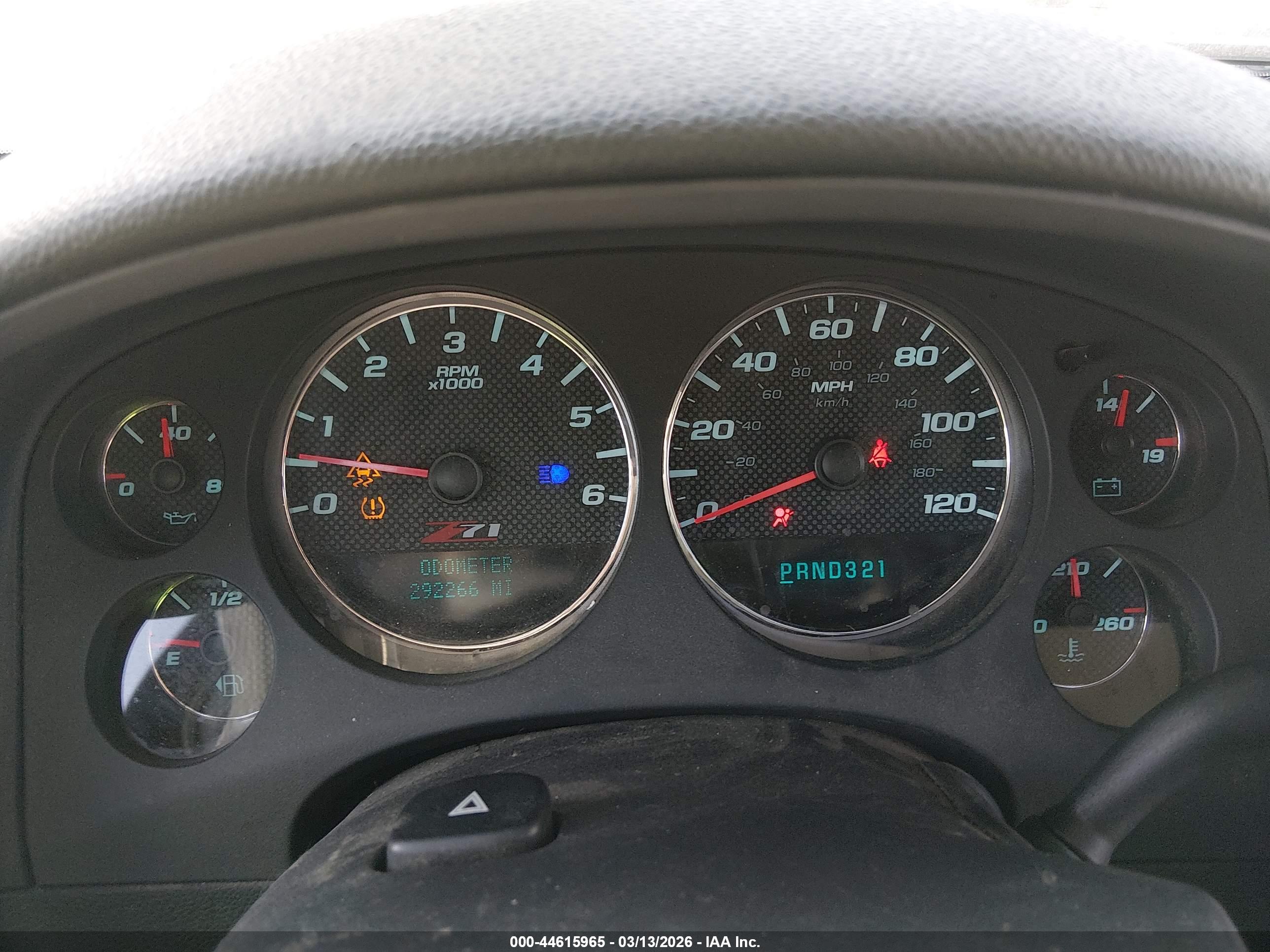 CHEVROLET SUBURBAN image 7