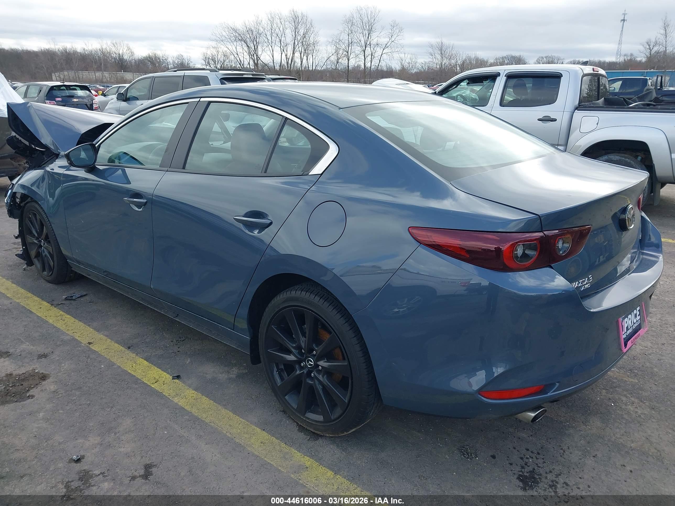 MAZDA MAZDA3 image 3