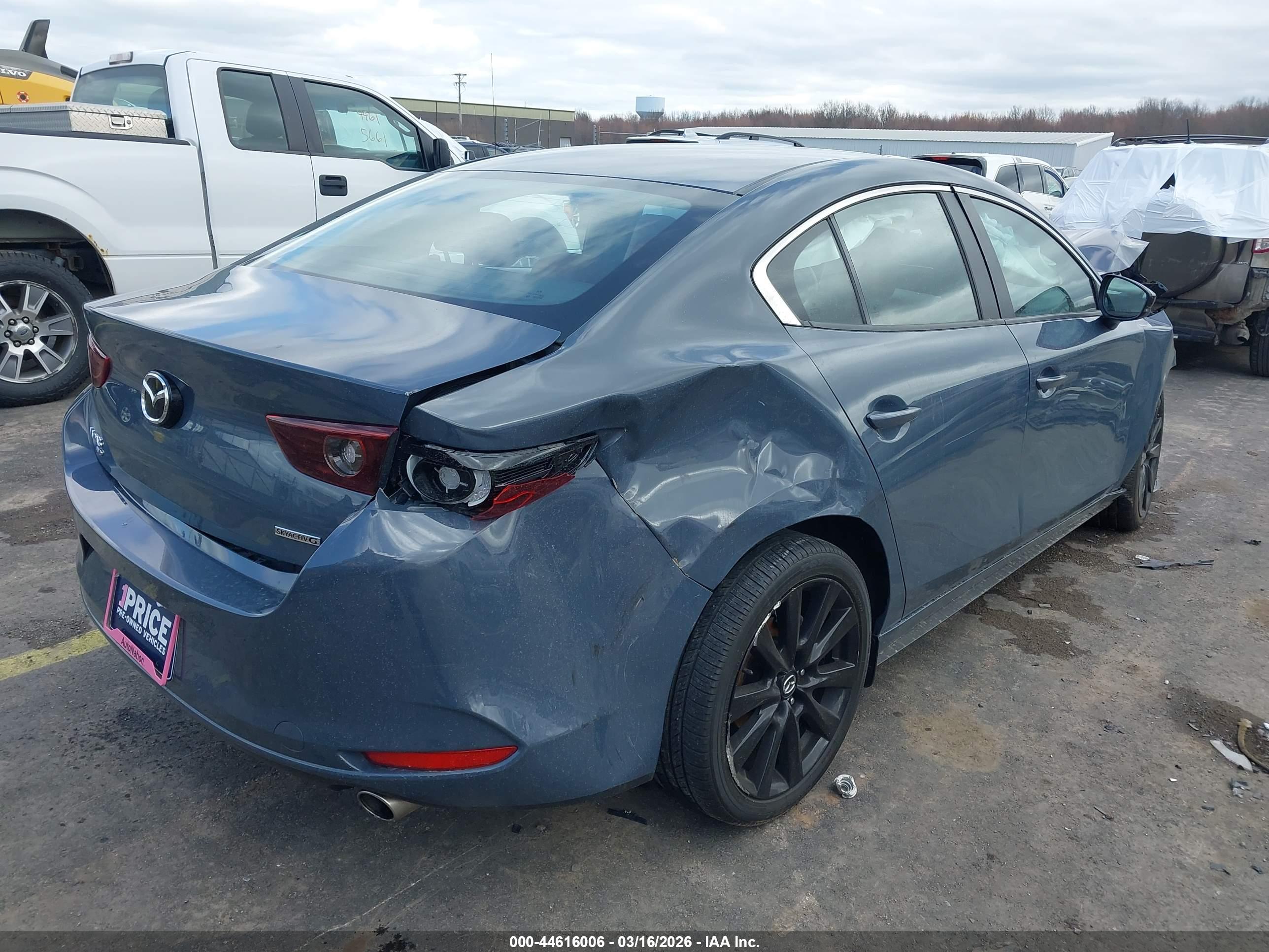 MAZDA MAZDA3 image 4