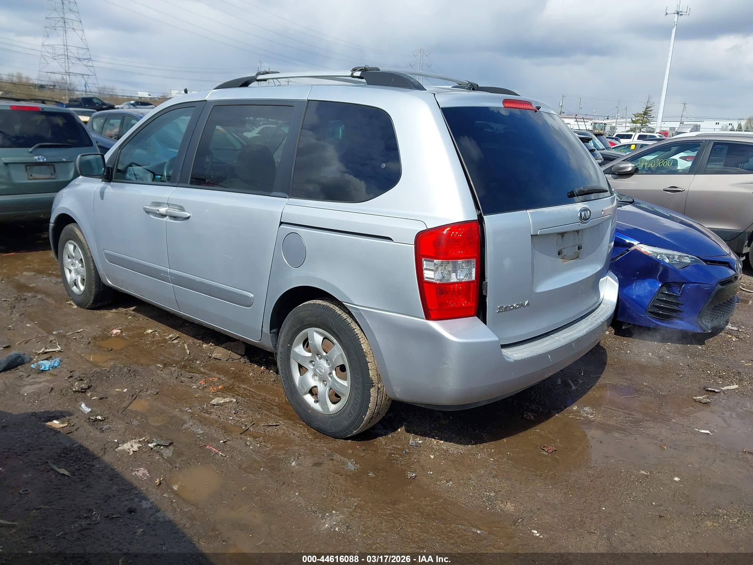 KIA SEDONA image 3