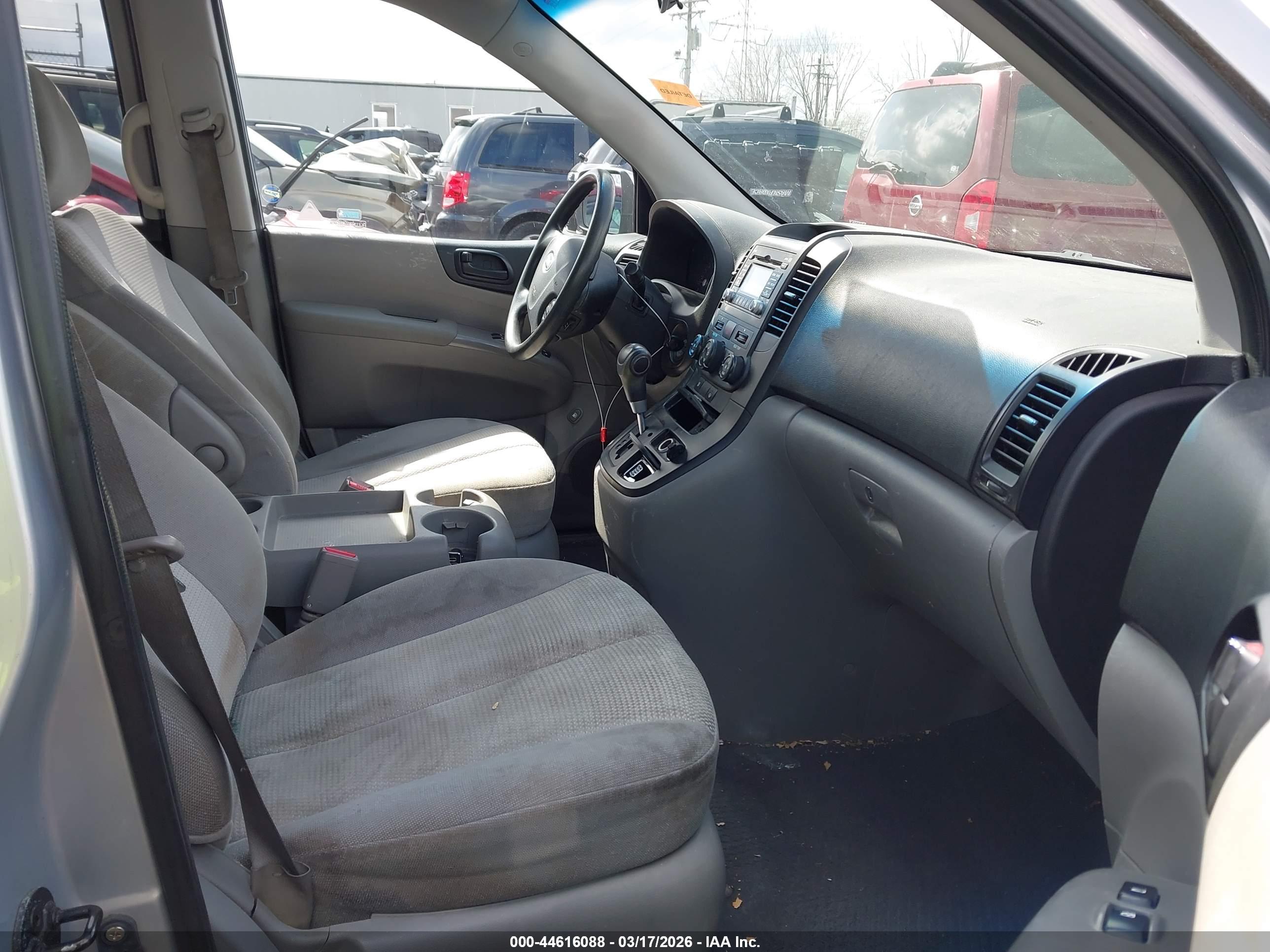 KIA SEDONA image 5