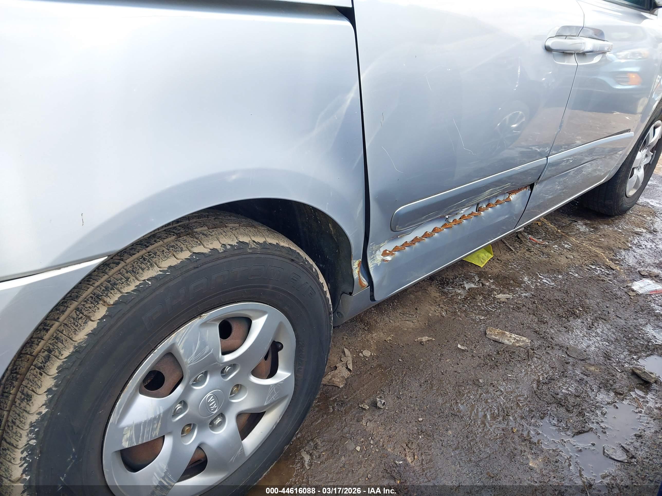 KIA SEDONA image 6