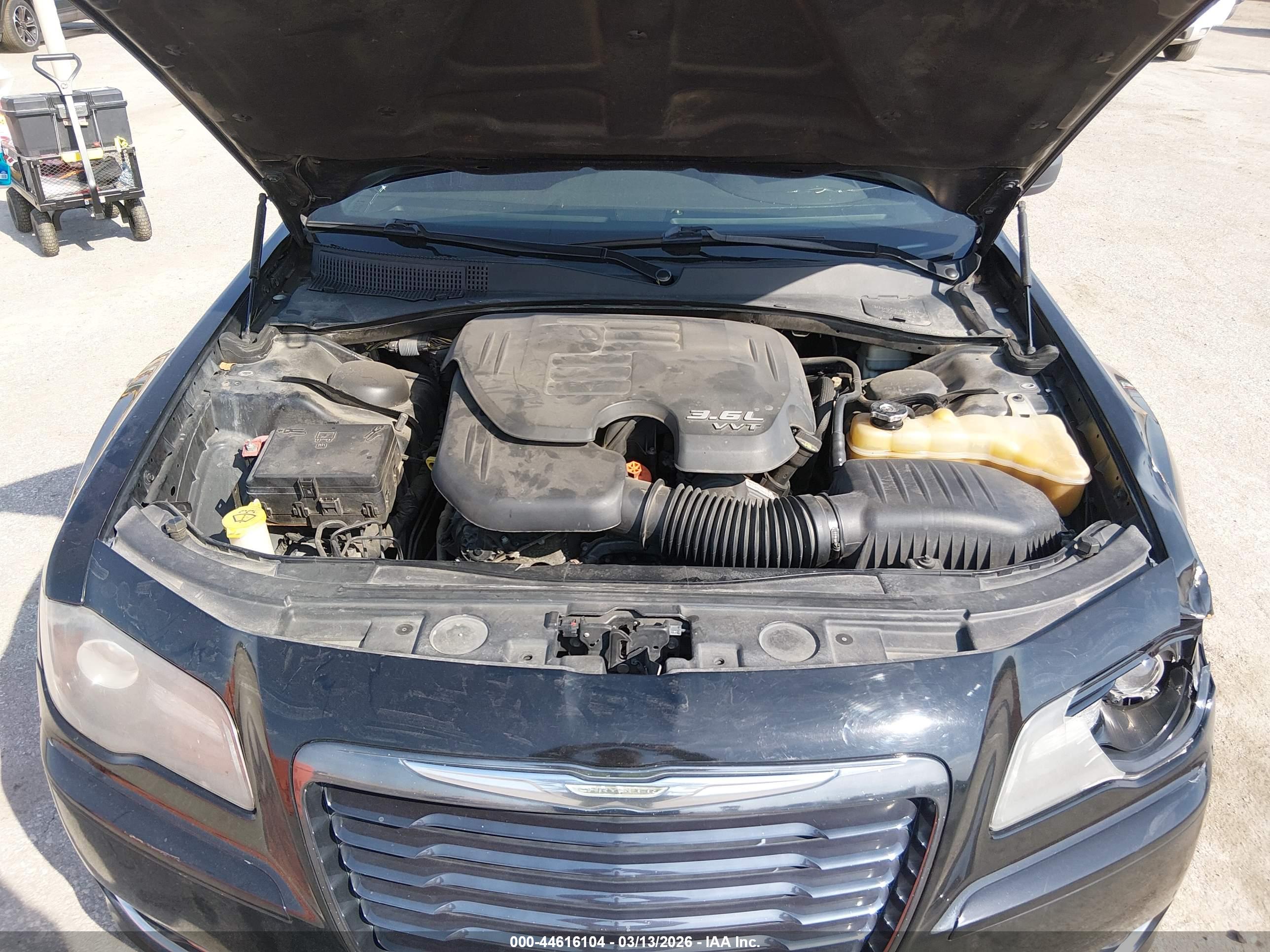 CHRYSLER 300 image 10