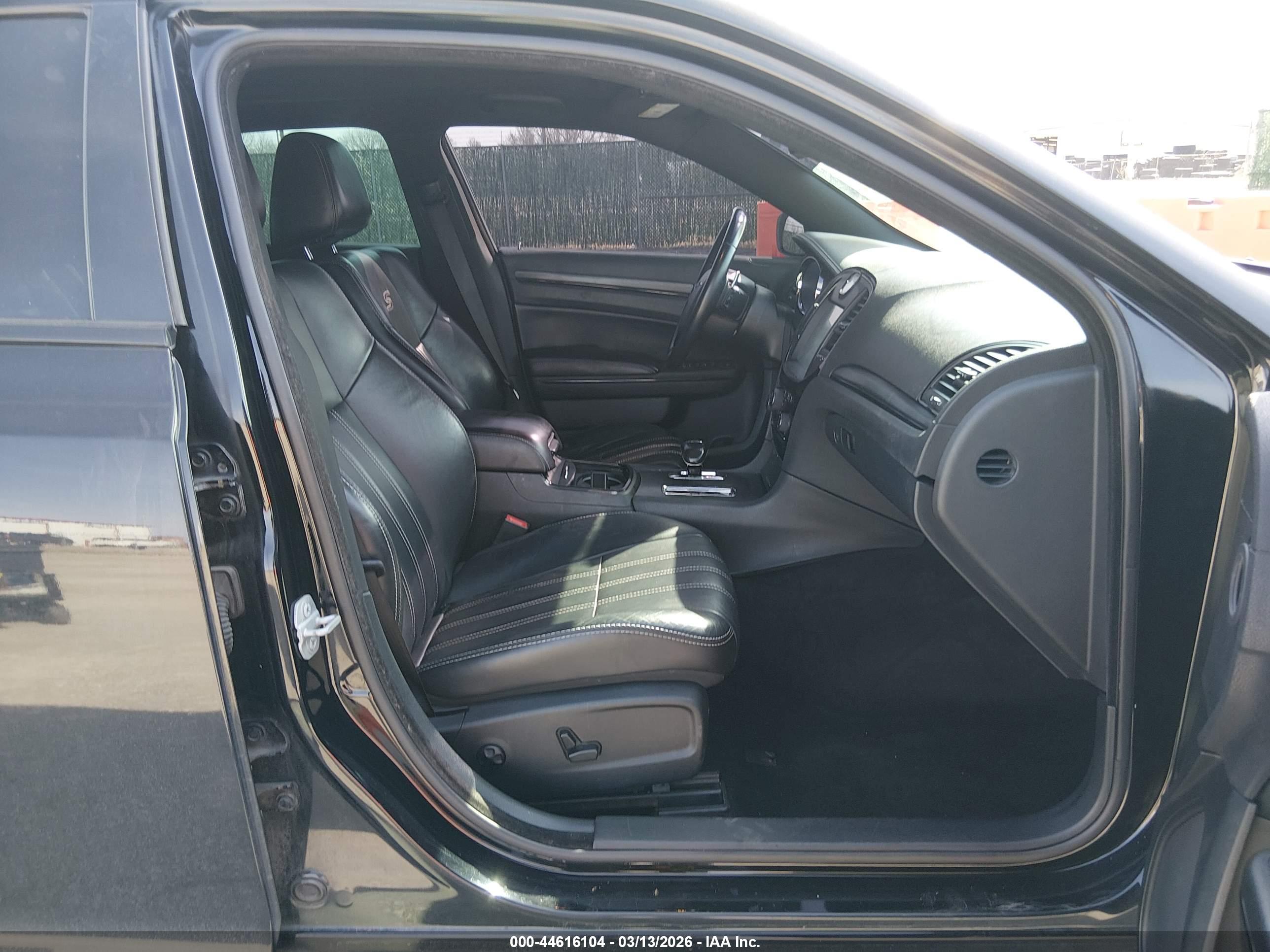 CHRYSLER 300 image 5