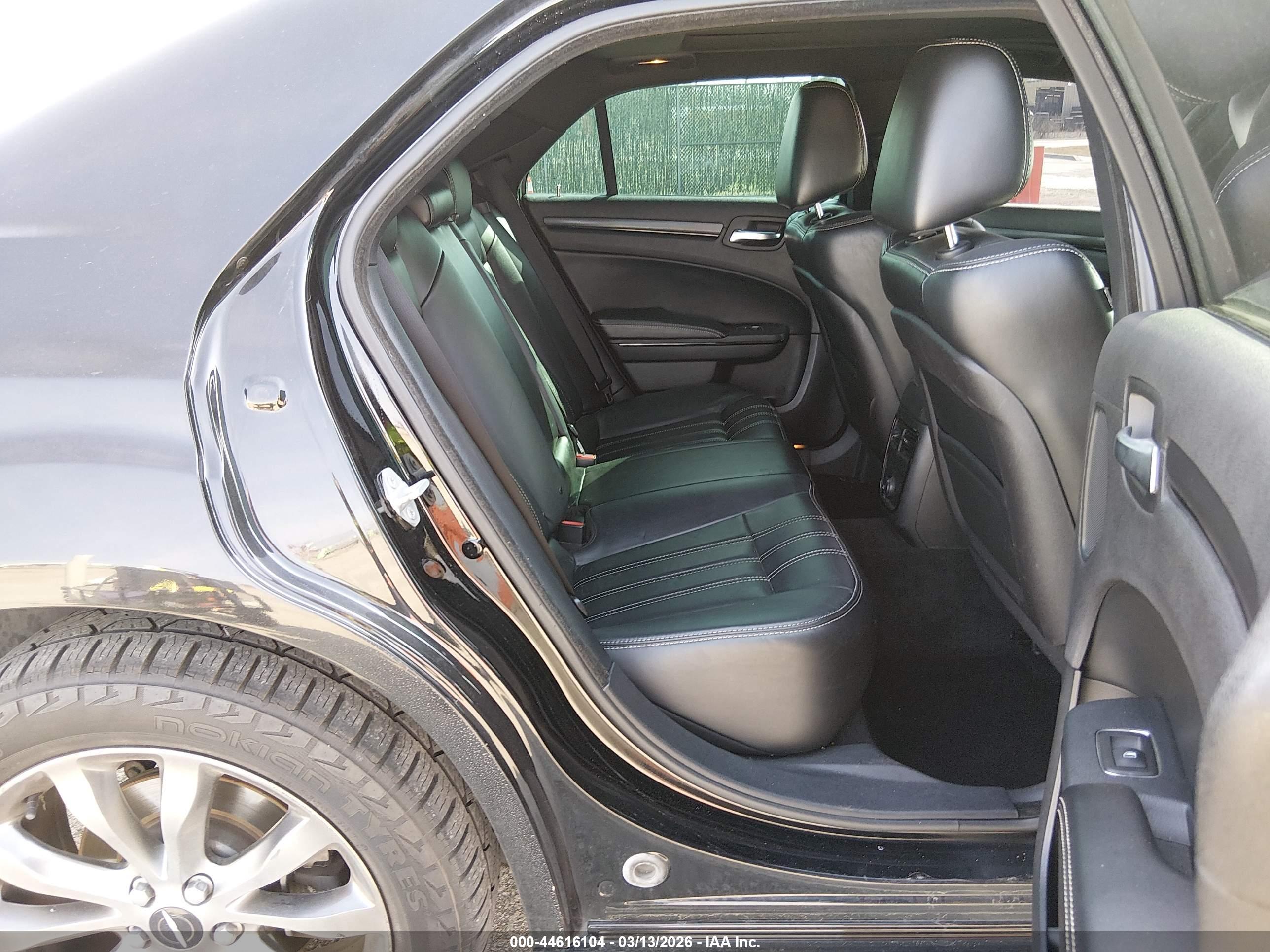 CHRYSLER 300 image 8