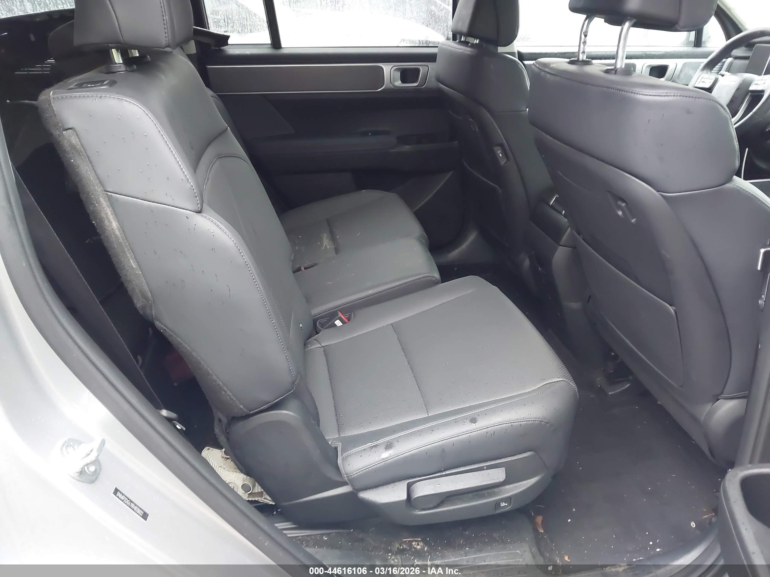 HYUNDAI SANTA image 8