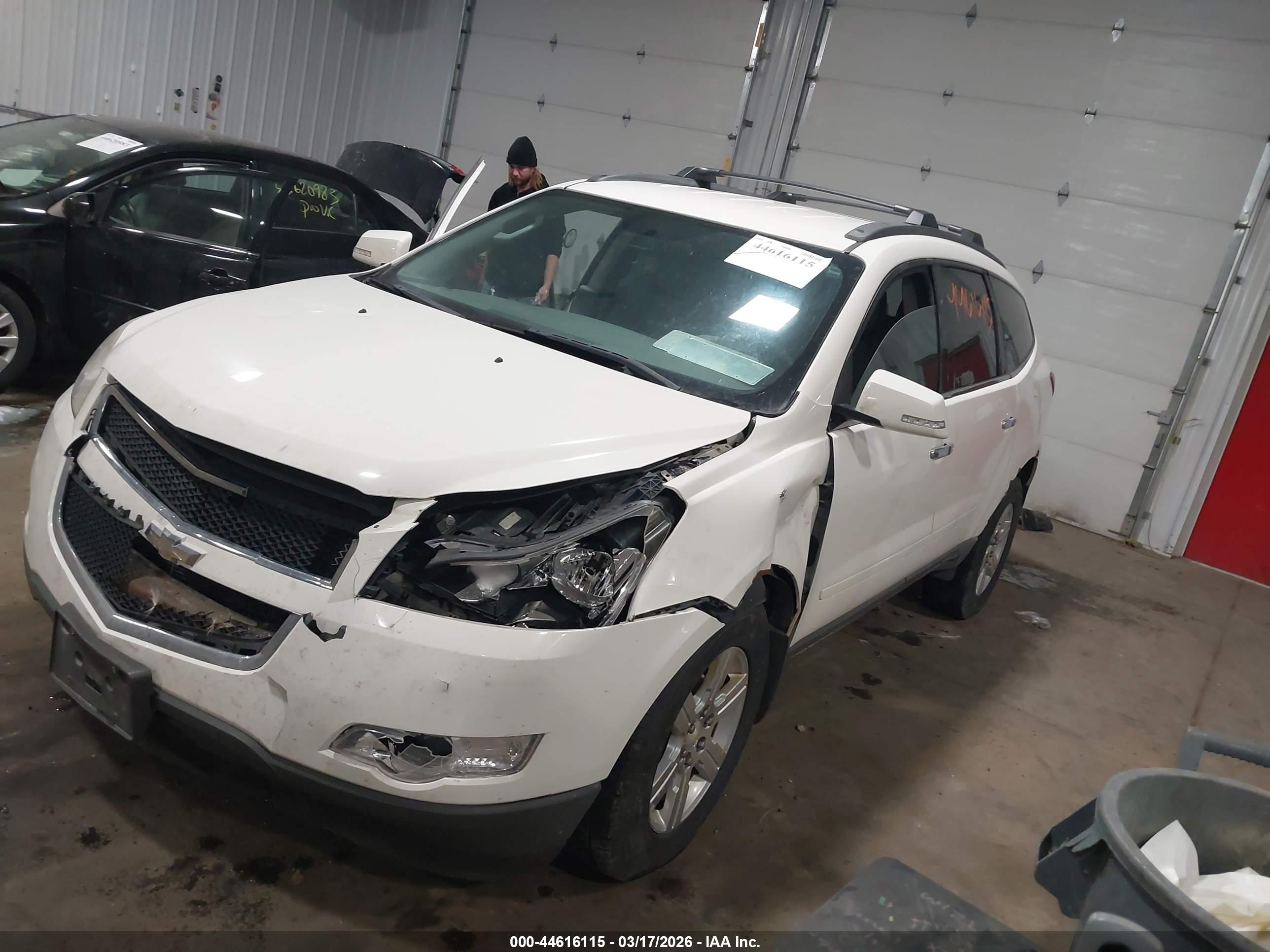 CHEVROLET TRAVERSE image 2