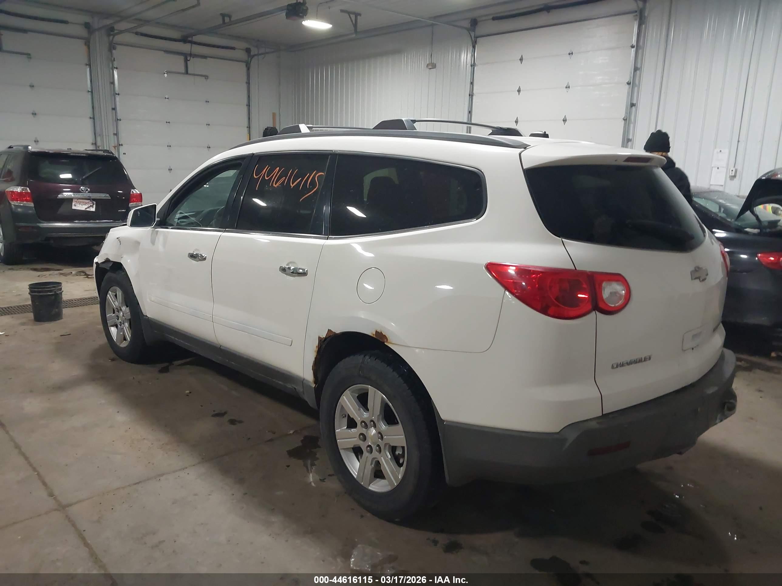 CHEVROLET TRAVERSE image 3