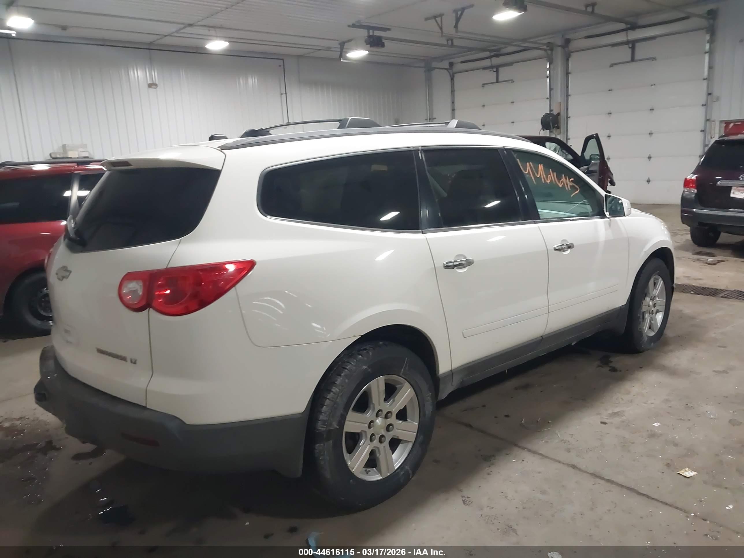 CHEVROLET TRAVERSE image 4