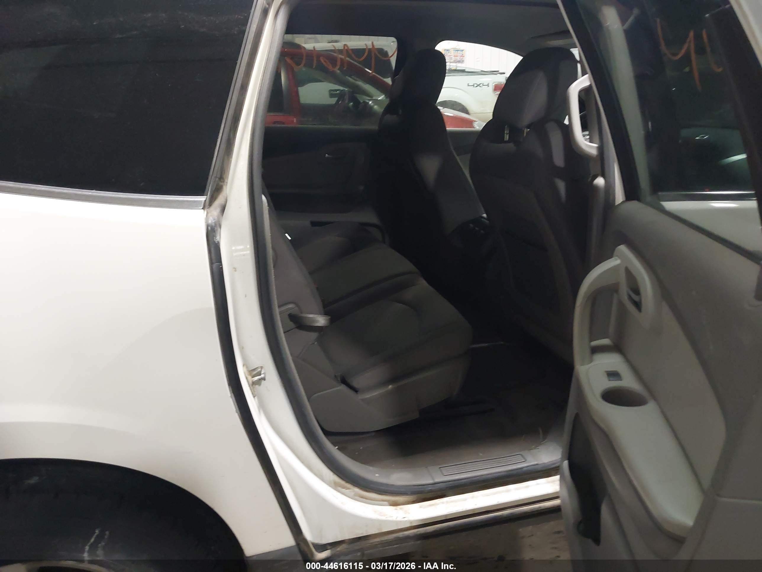 CHEVROLET TRAVERSE image 8