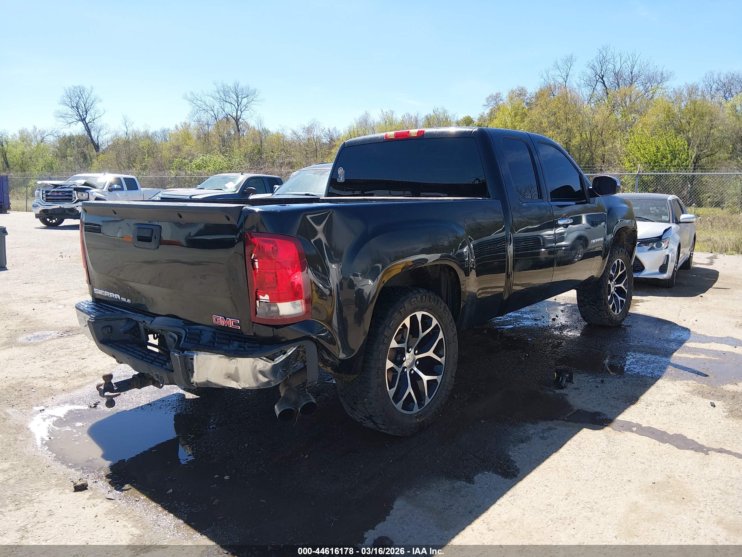 GMC SIERRA image 4