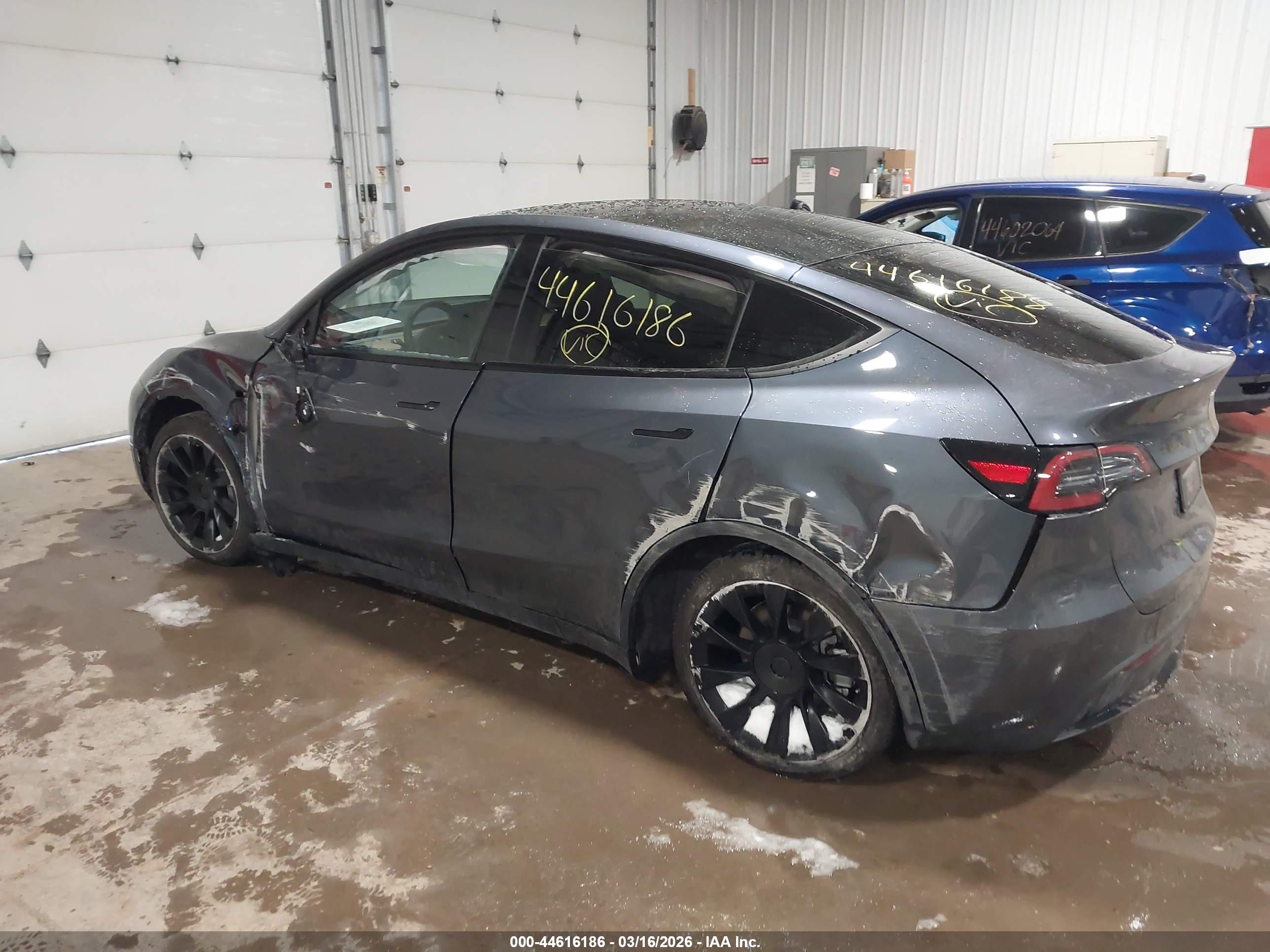 TESLA MODEL image 3