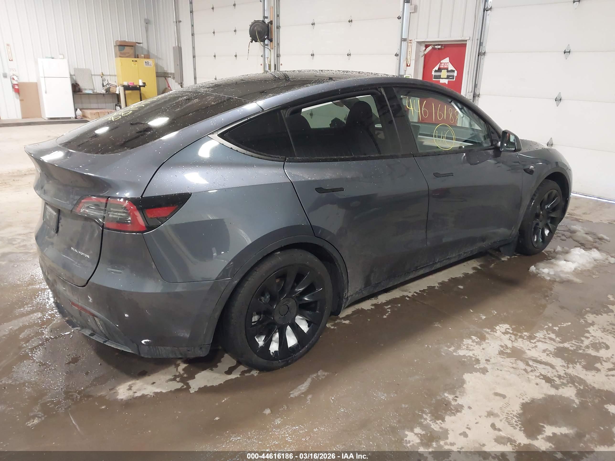 TESLA MODEL image 4
