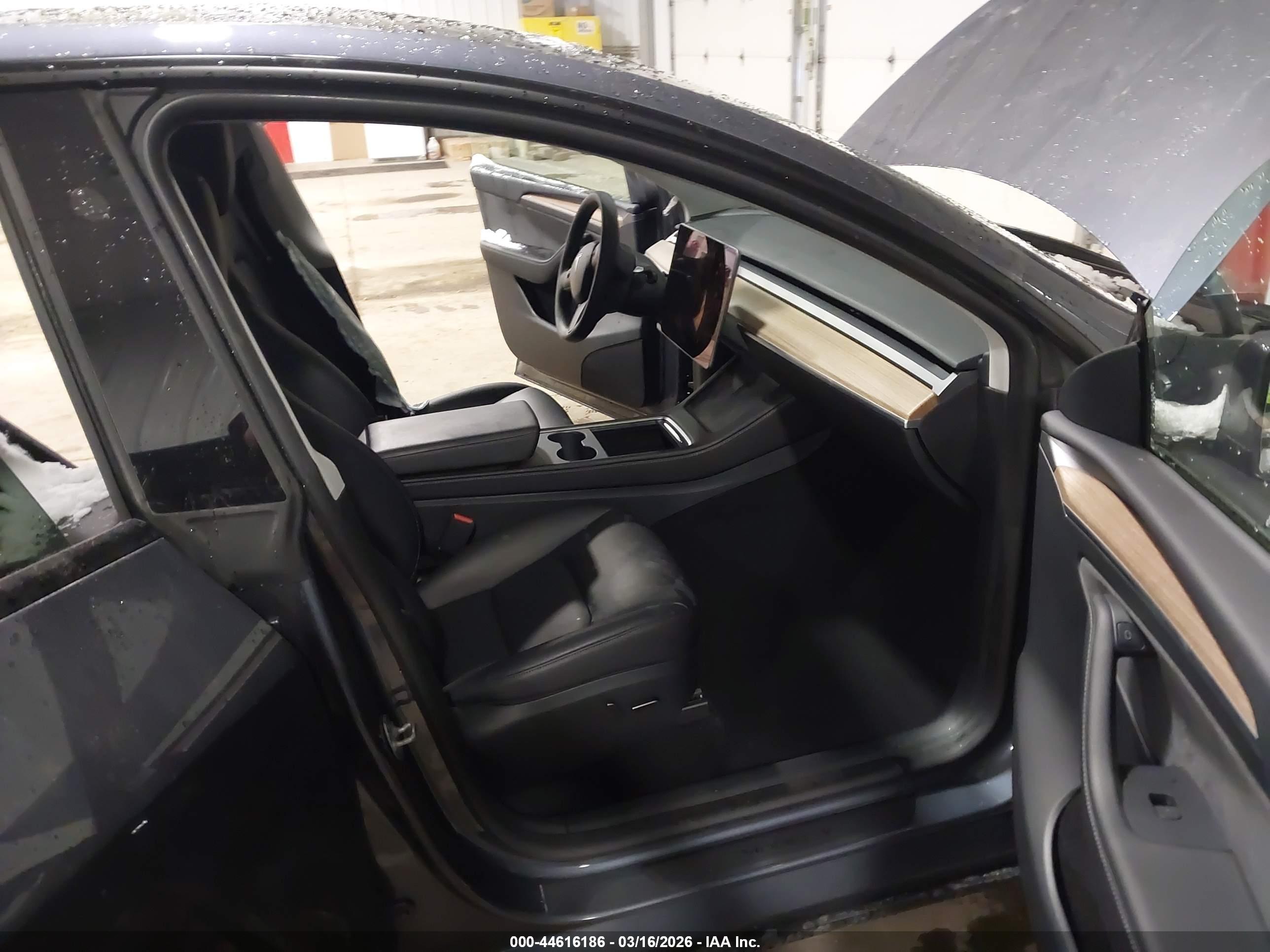 TESLA MODEL image 5