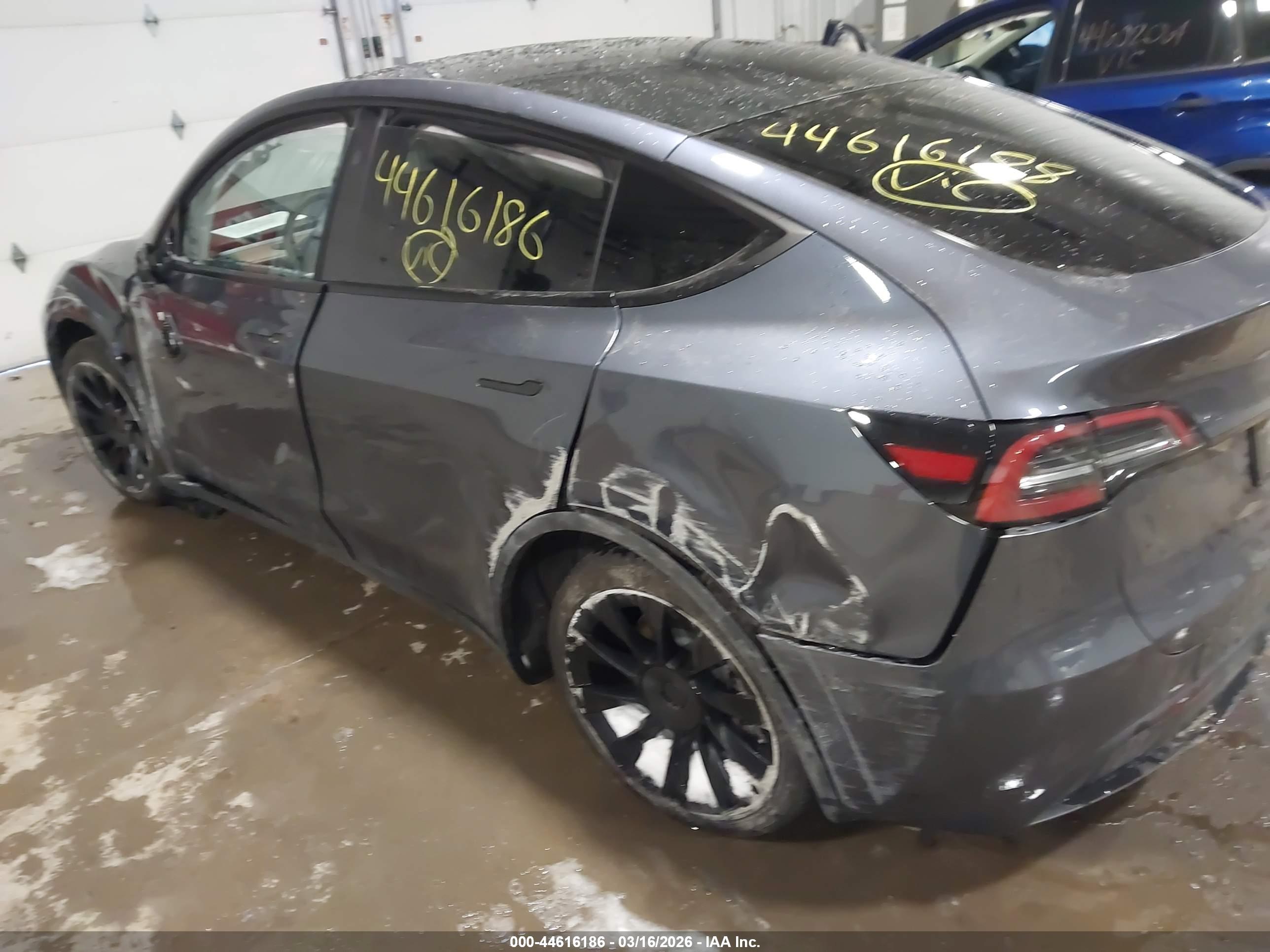 TESLA MODEL image 6