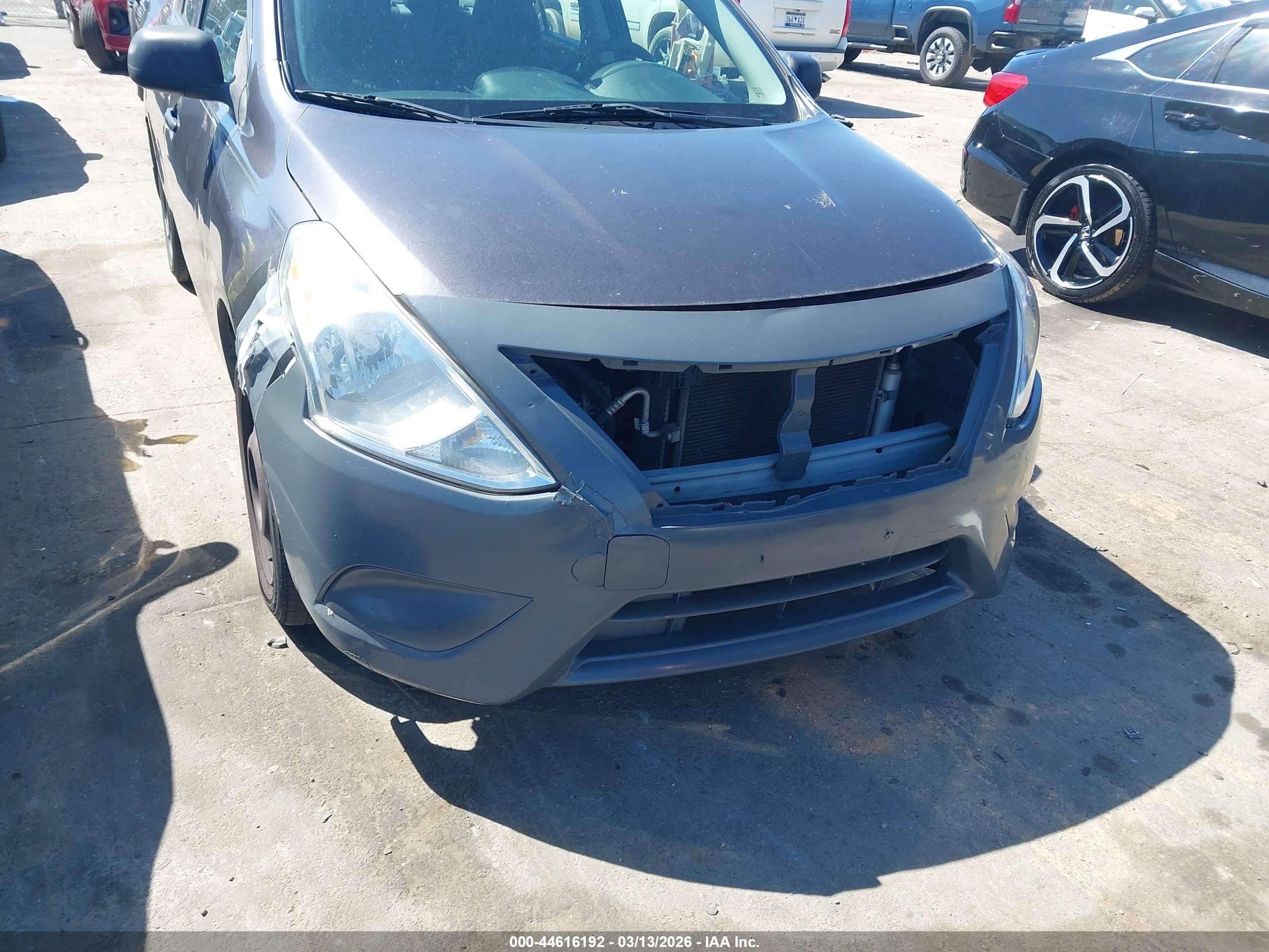 NISSAN VERSA image 6