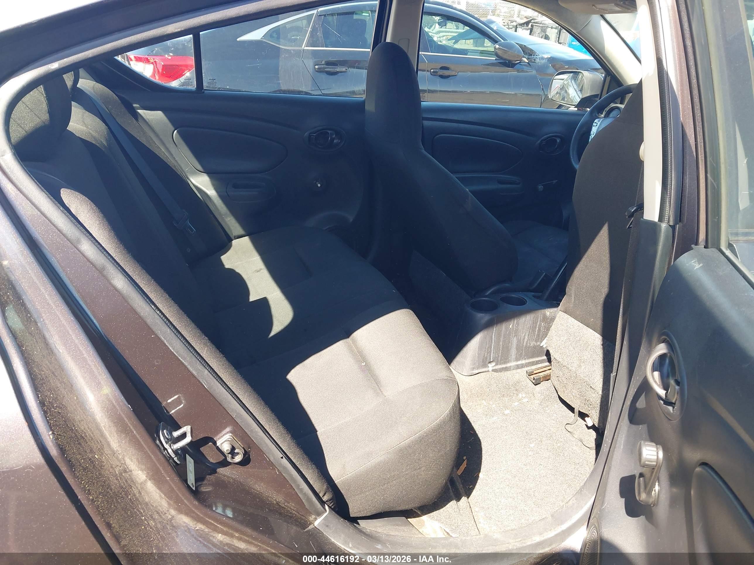 NISSAN VERSA image 8