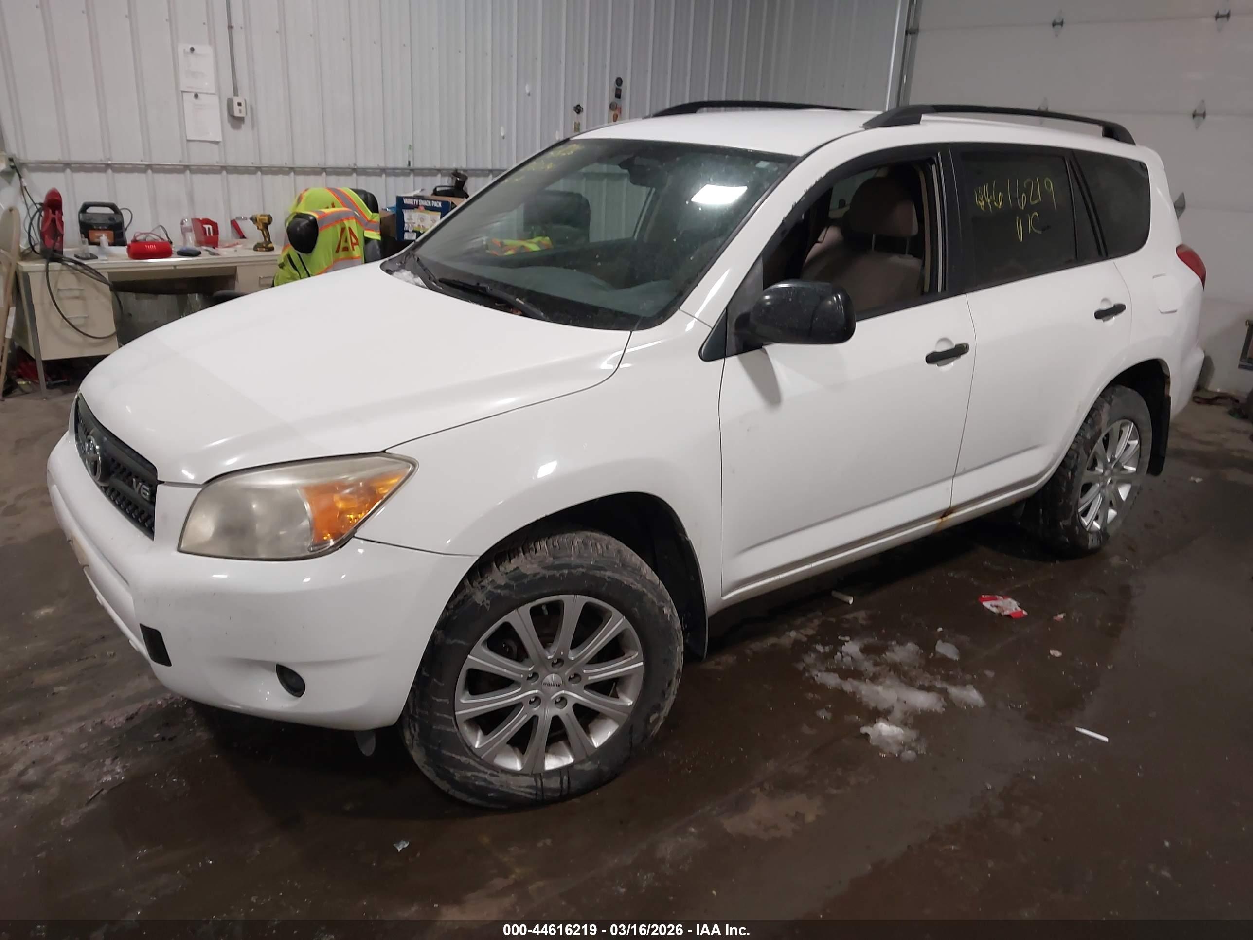 TOYOTA RAV4 image 2
