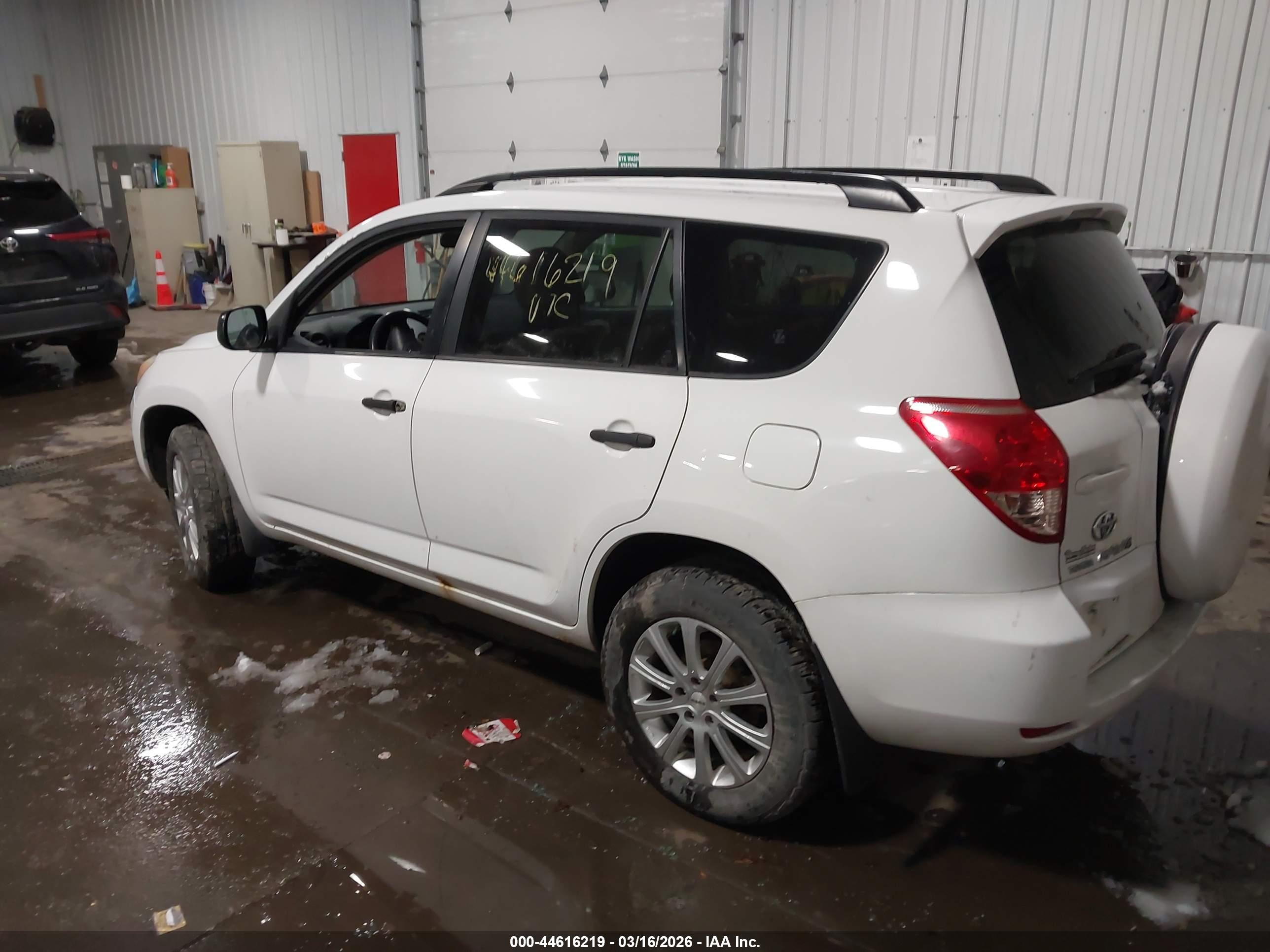 TOYOTA RAV4 image 3