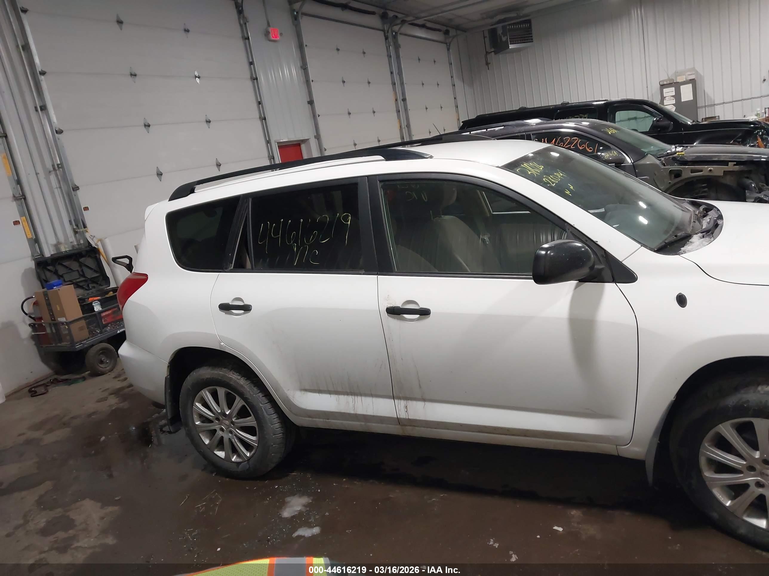 TOYOTA RAV4 image 6