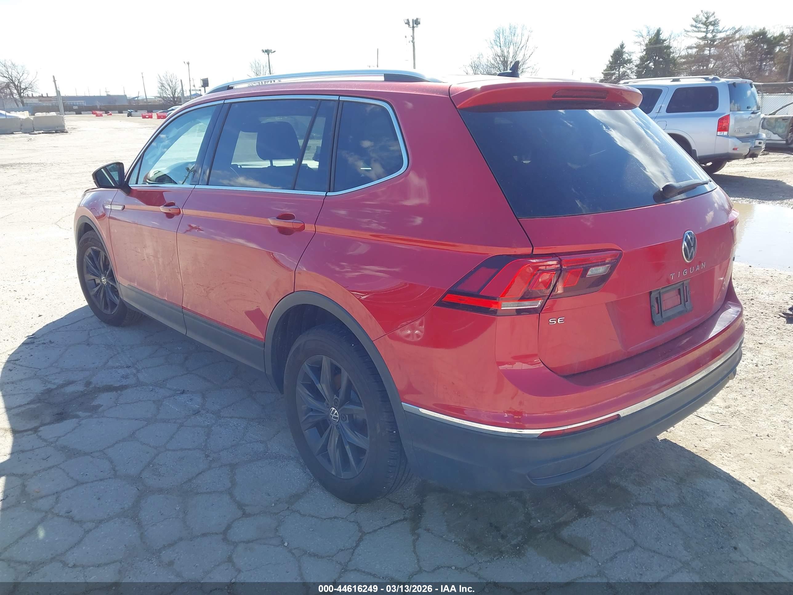VOLKSWAGEN TIGUAN image 3
