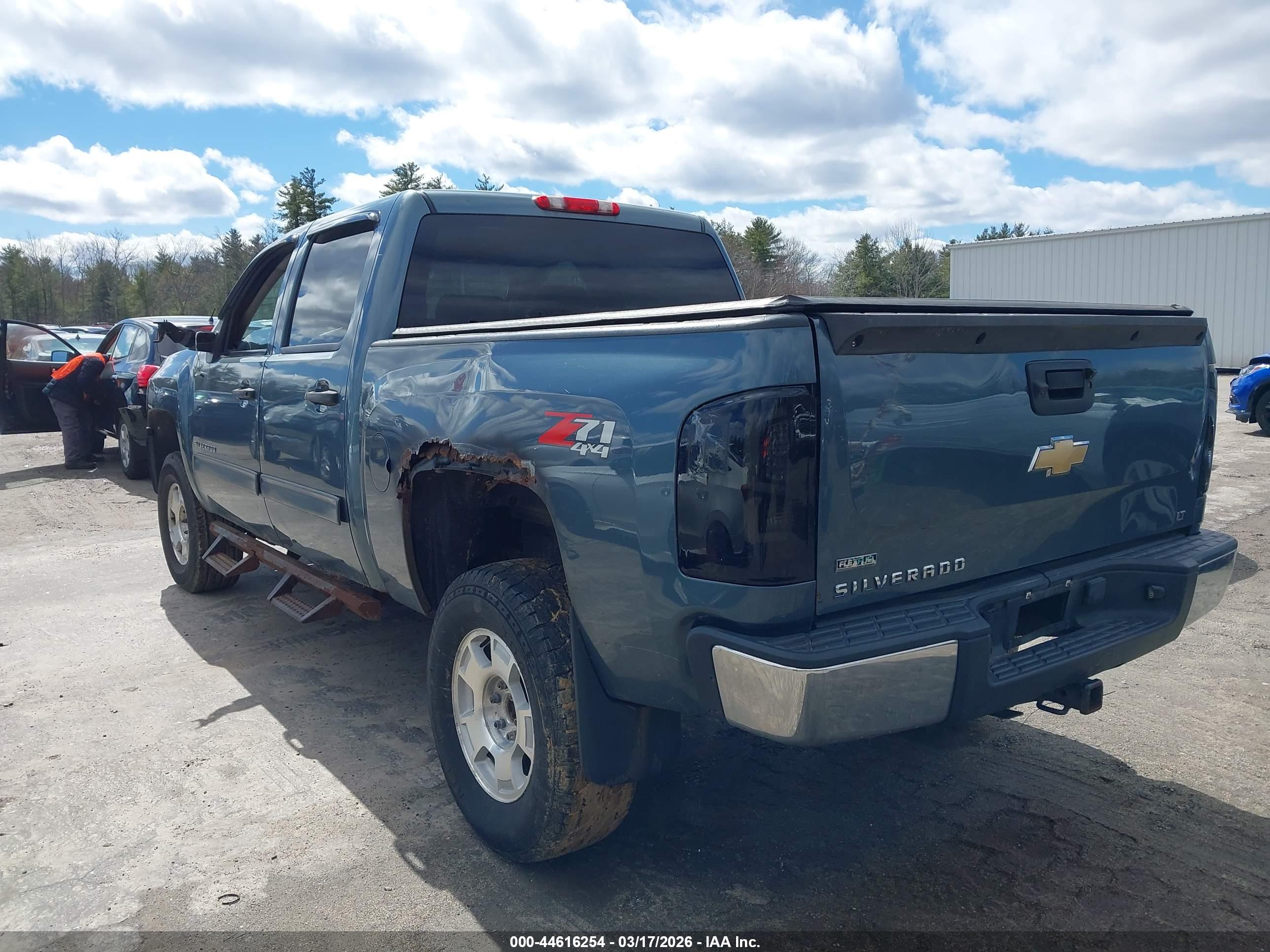 CHEVROLET SILVERADO image 3