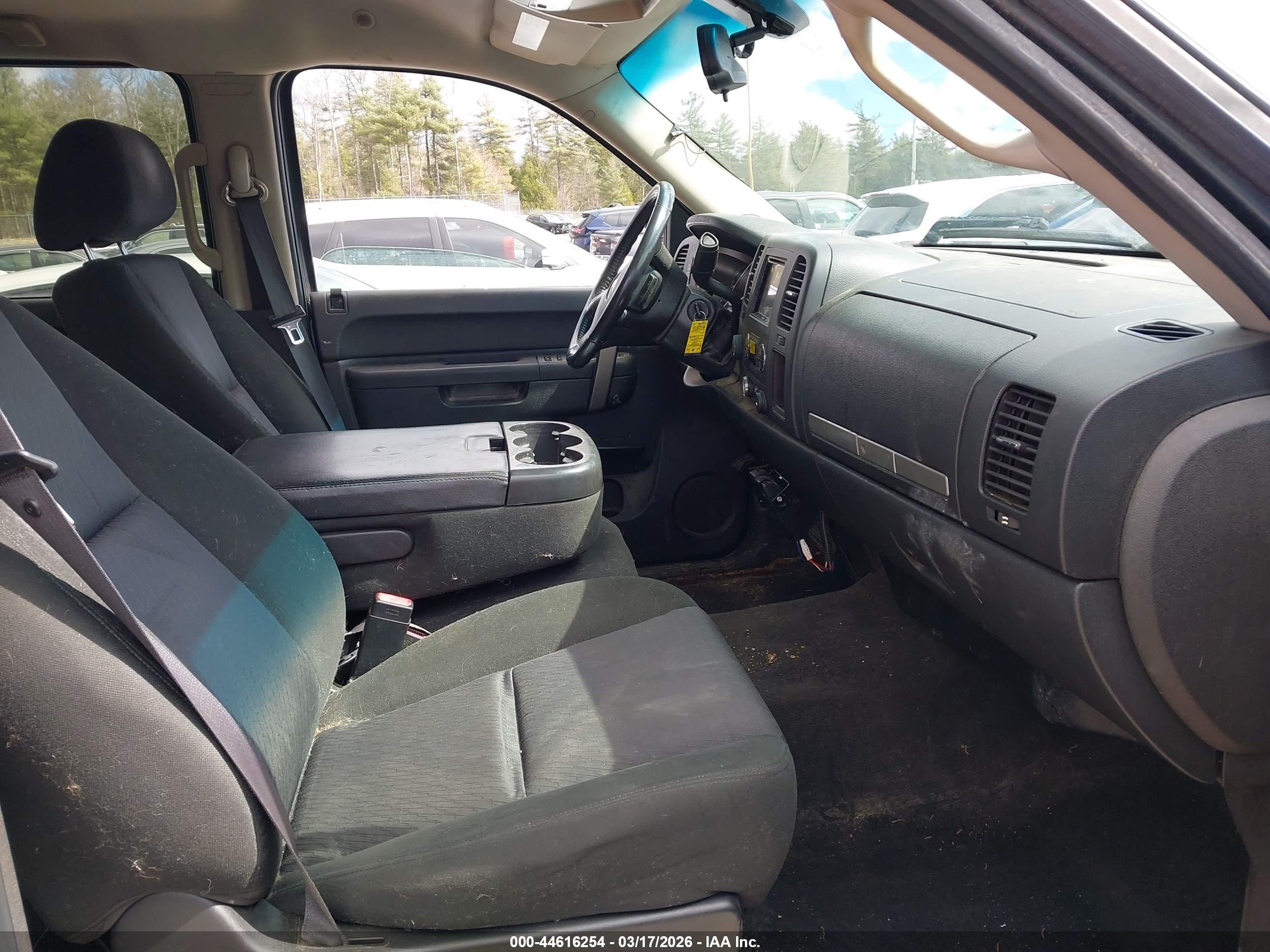 CHEVROLET SILVERADO image 5