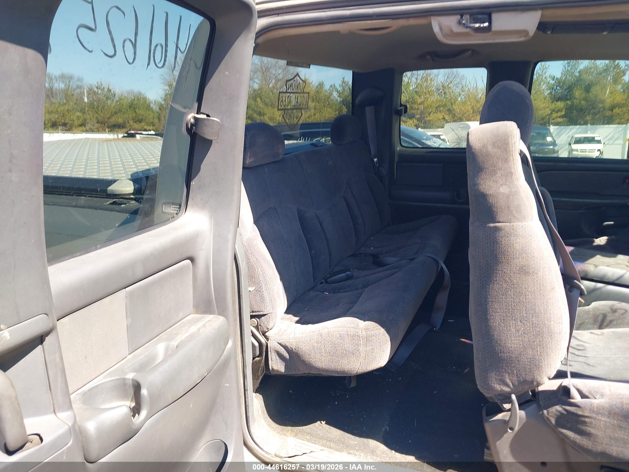 CHEVROLET SILVERADO image 8