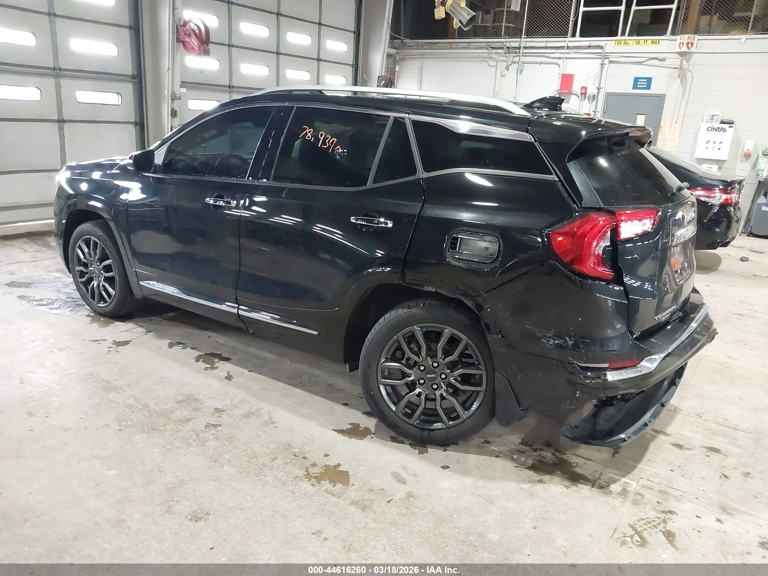 GMC TERRAIN image 3