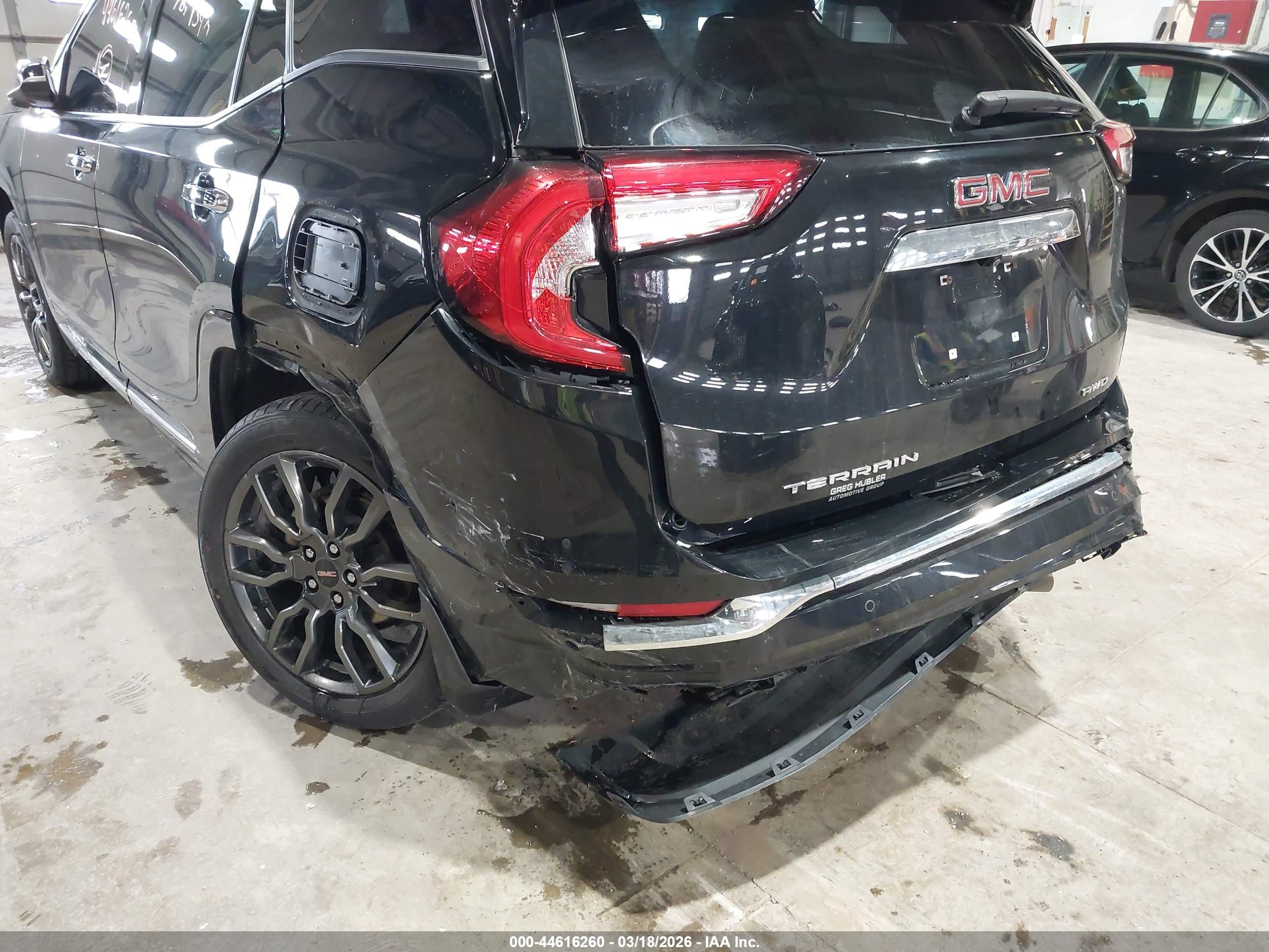 GMC TERRAIN image 6