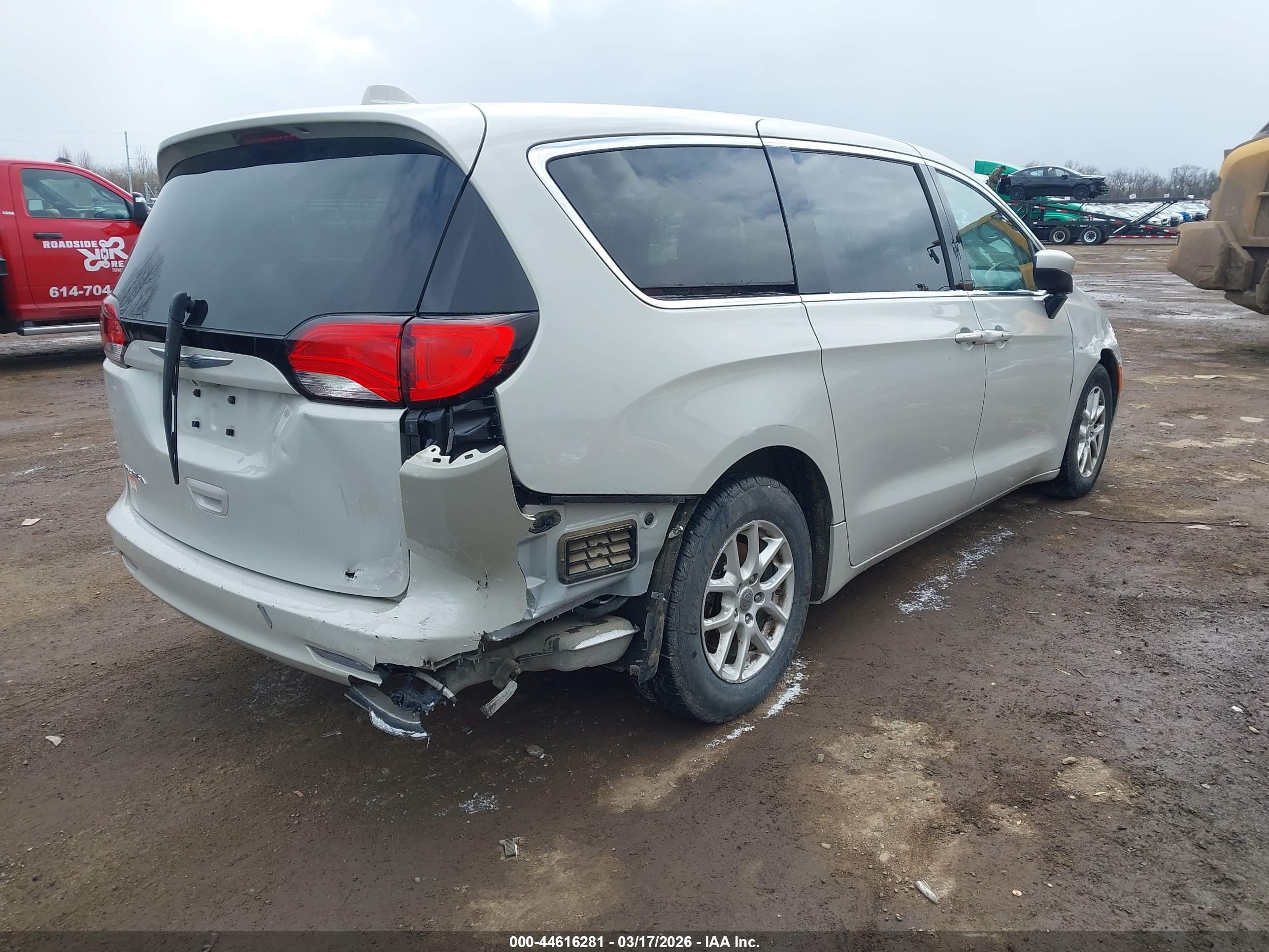 CHRYSLER PACIFICA image 4