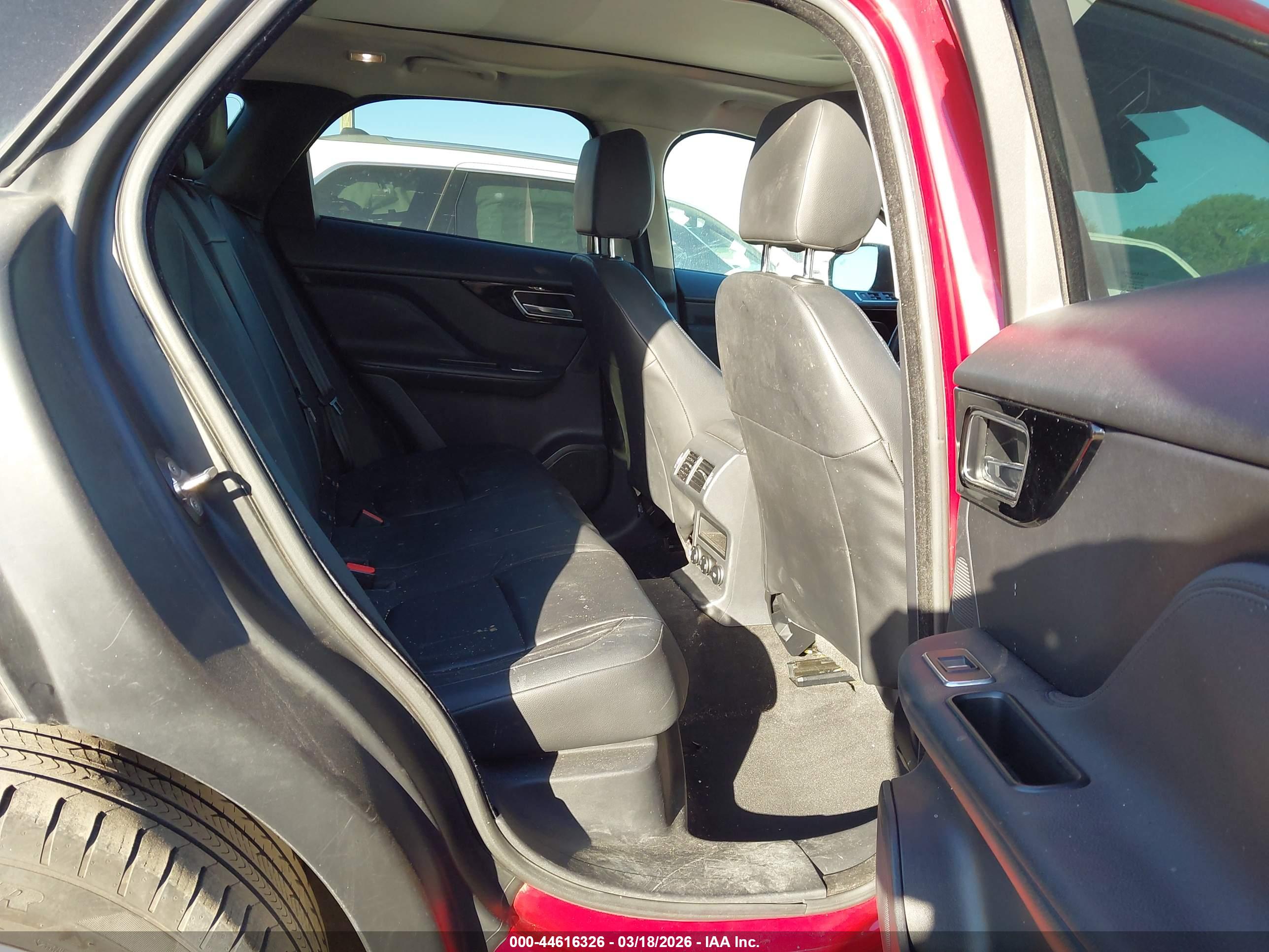 JAGUAR F-PACE image 8