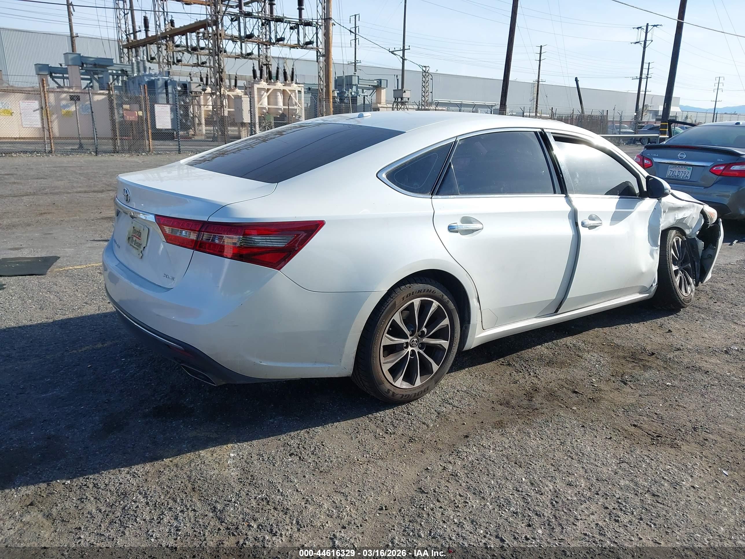 TOYOTA AVALON image 4