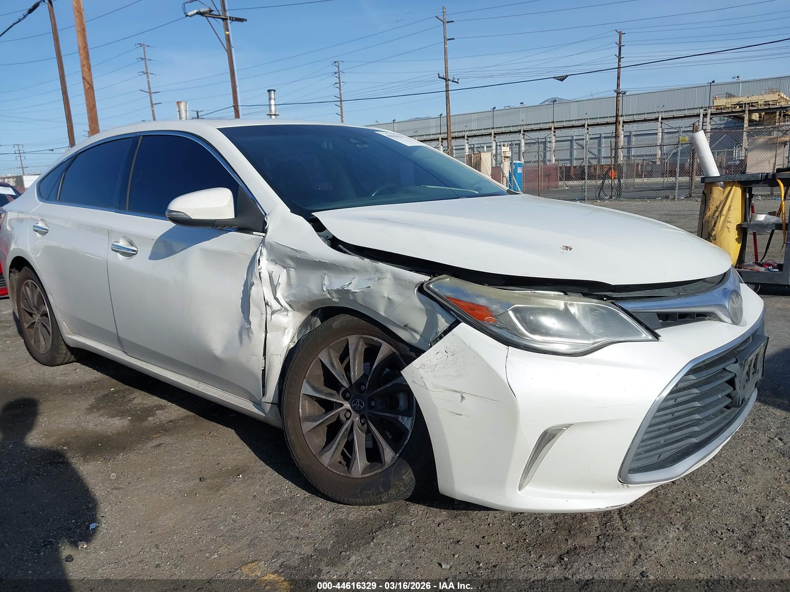 TOYOTA AVALON image 6