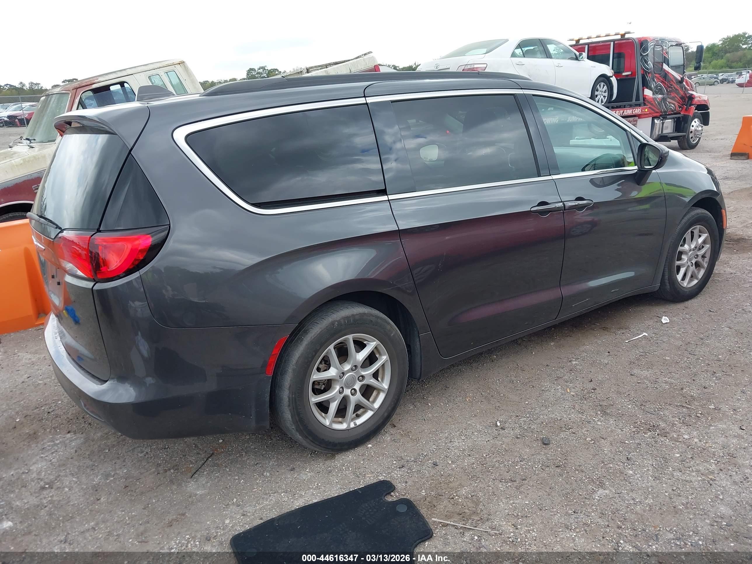 CHRYSLER VOYAGER image 4