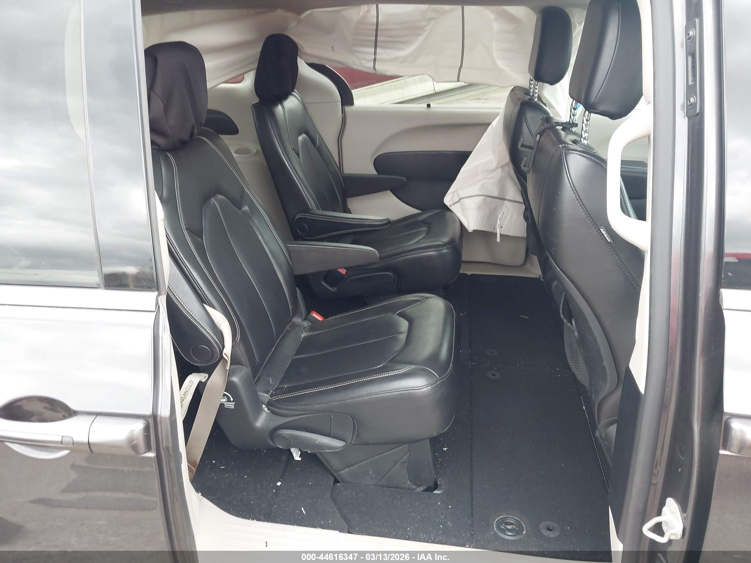 CHRYSLER VOYAGER image 8