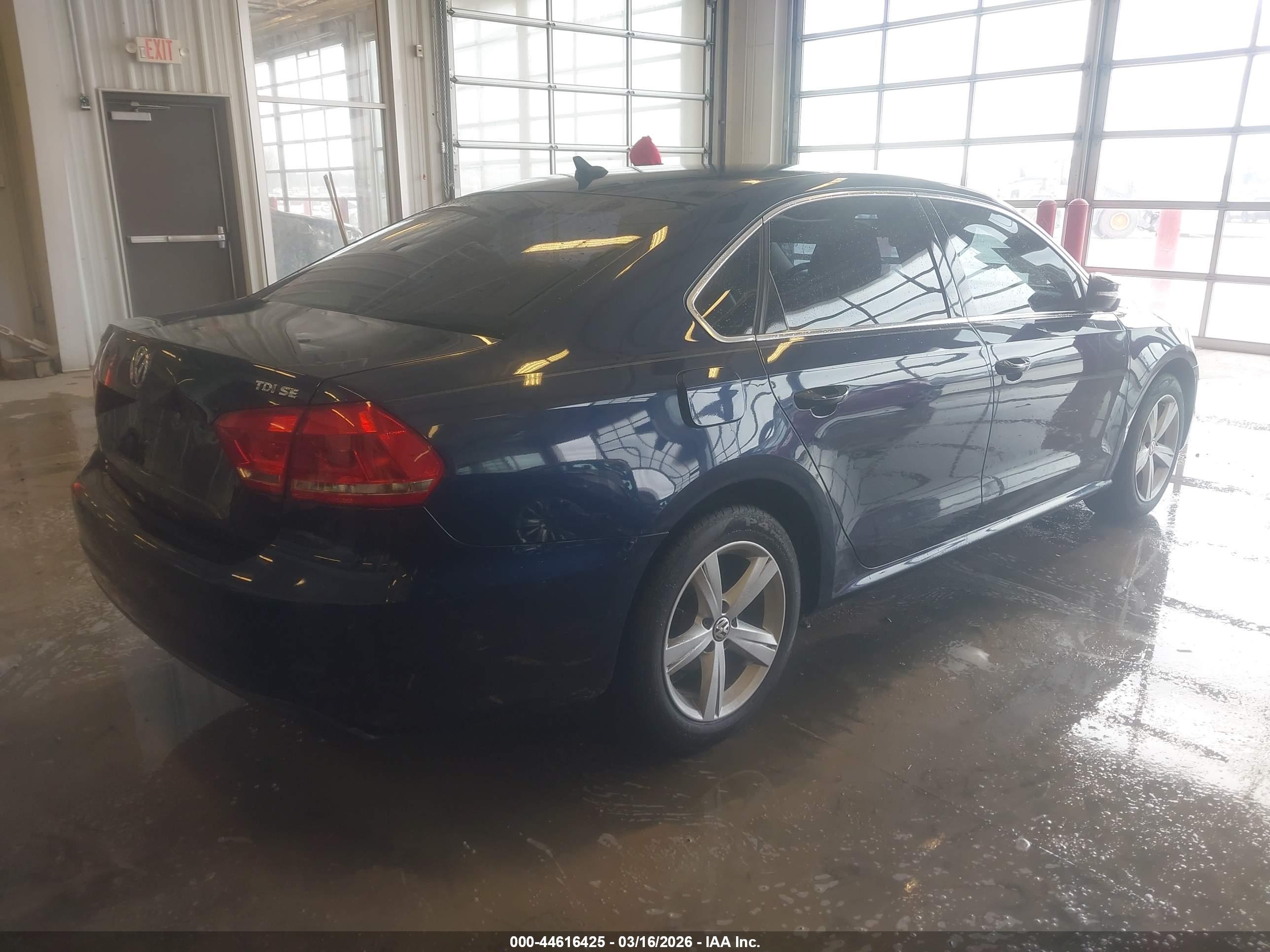 VOLKSWAGEN PASSAT image 4