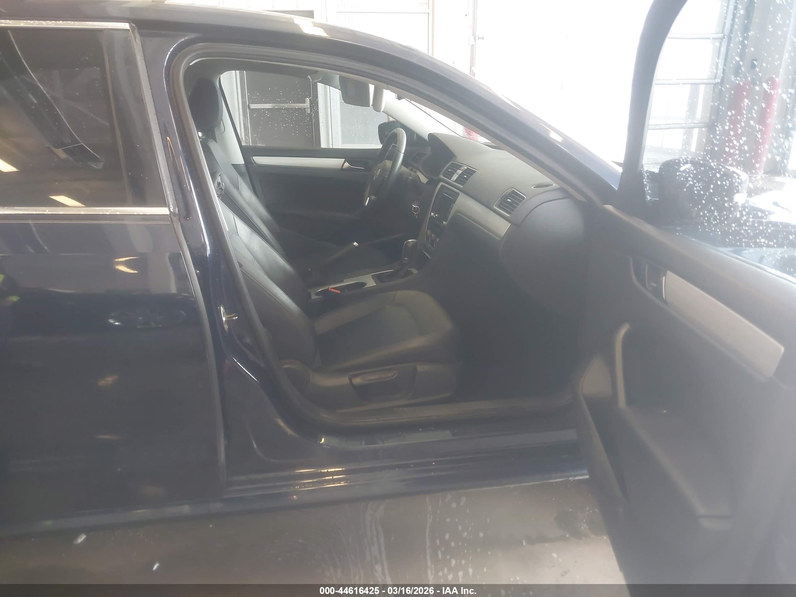 VOLKSWAGEN PASSAT image 5