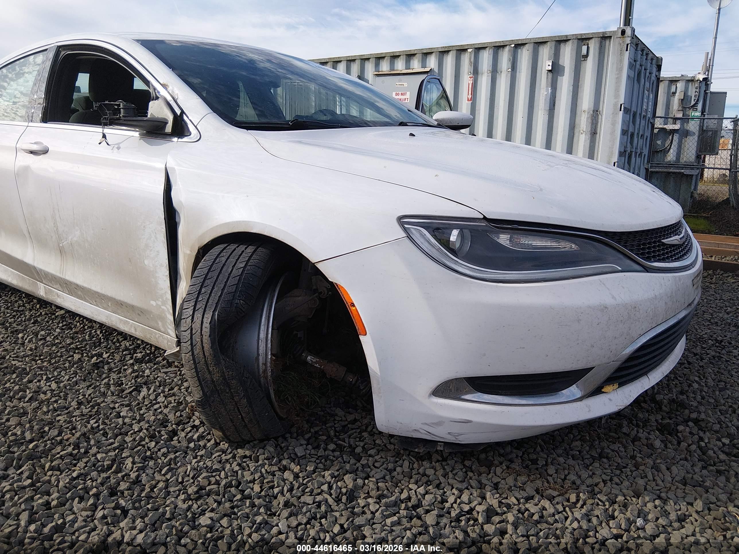 CHRYSLER 200 image 6