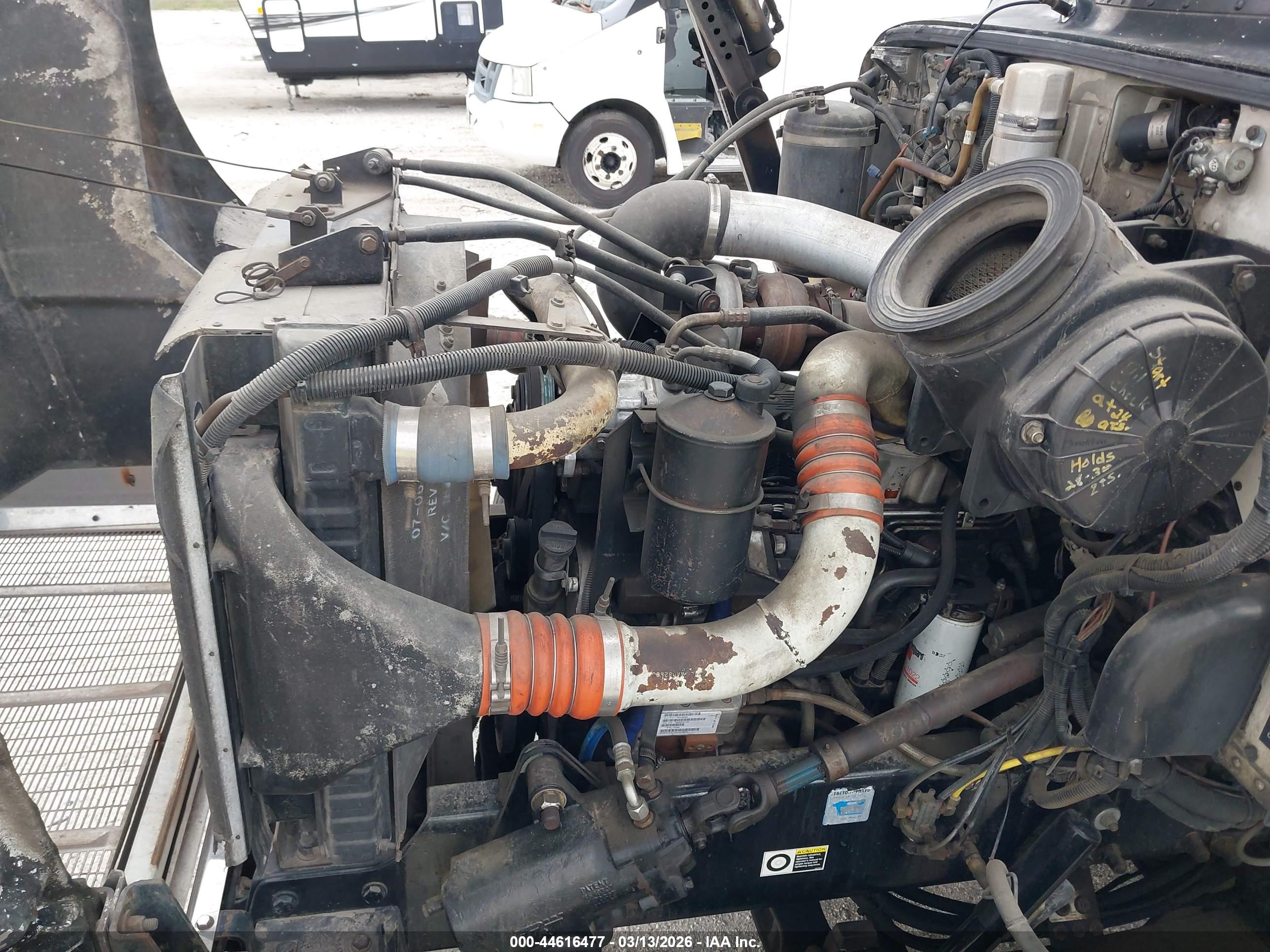 PETERBILT 330 image 10