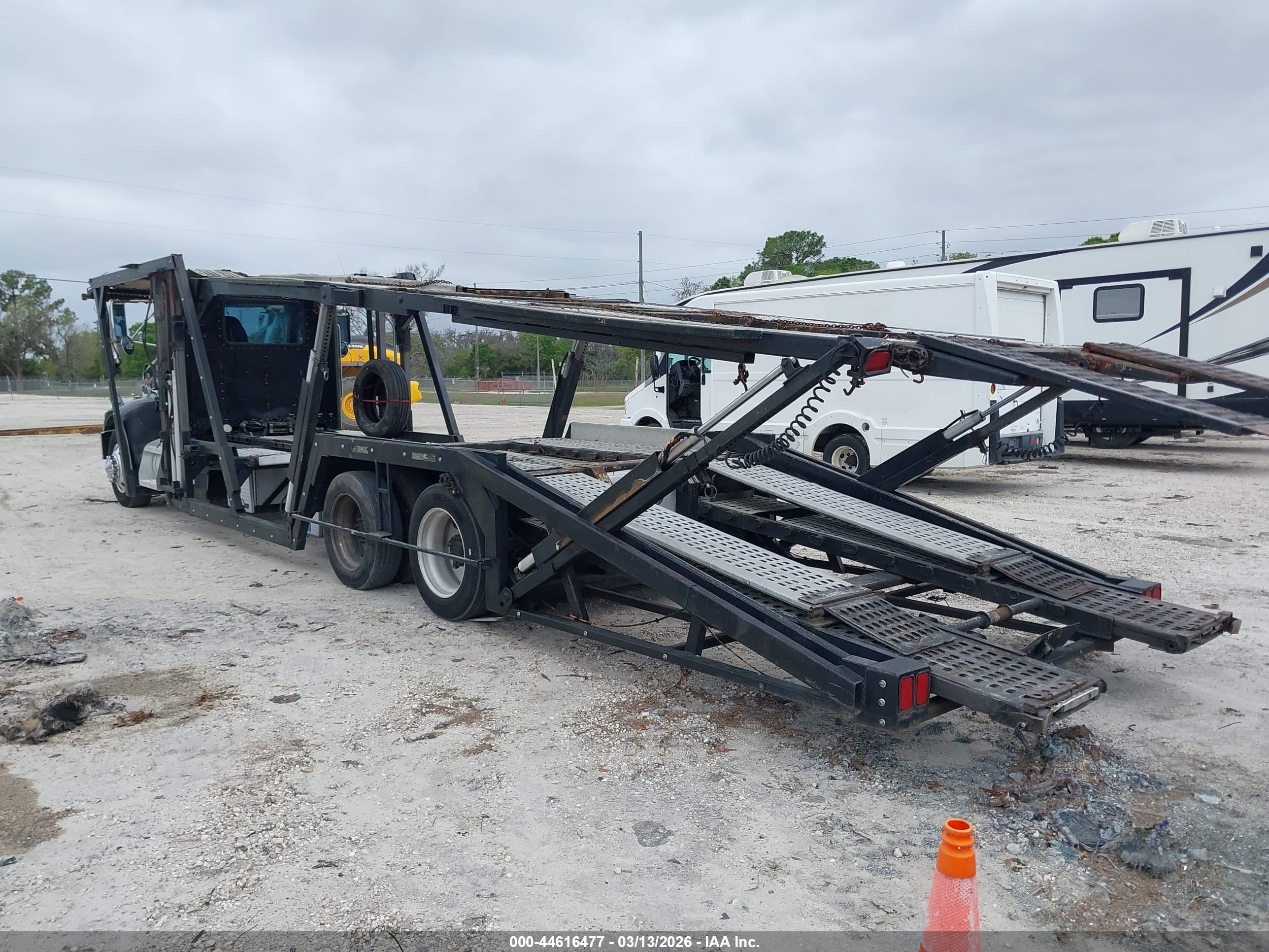PETERBILT 330 image 3