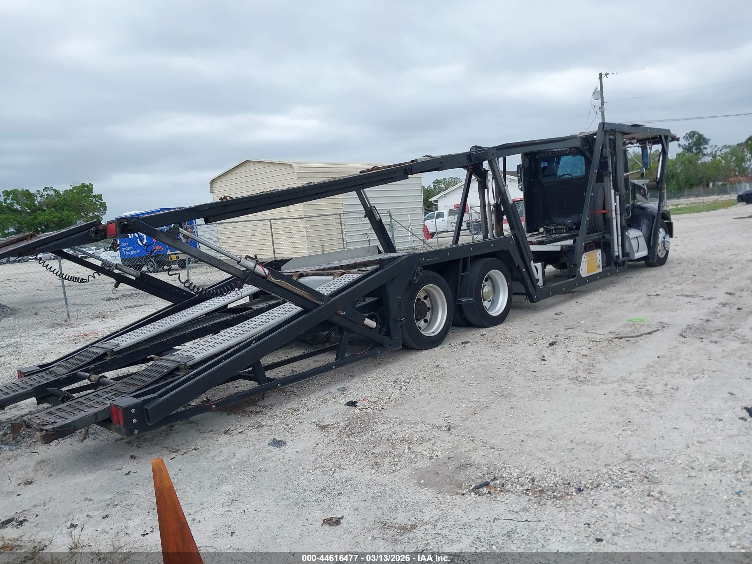 PETERBILT 330 image 4