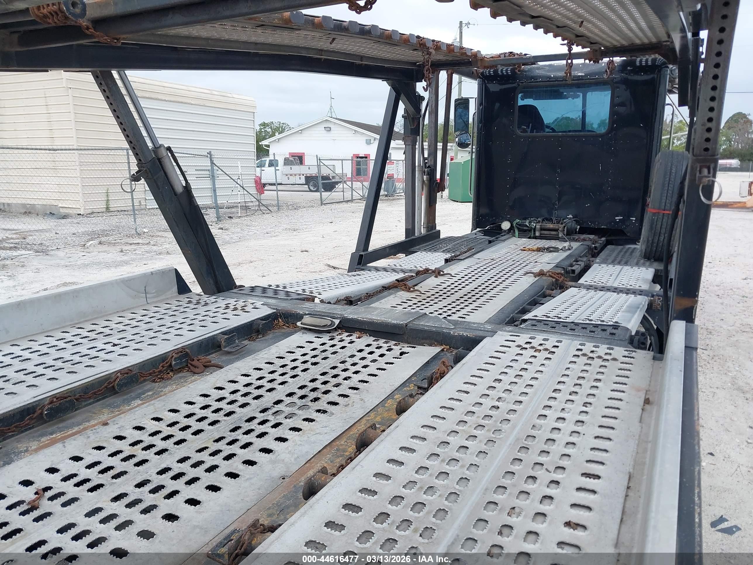 PETERBILT 330 image 8