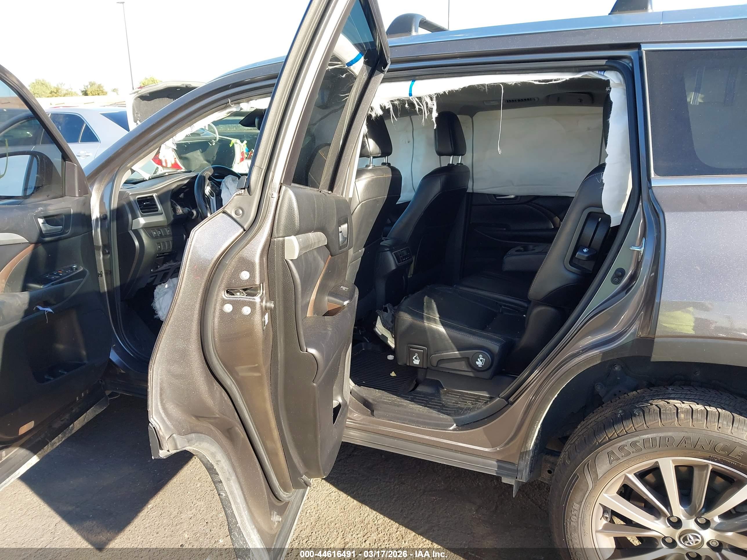TOYOTA HIGHLANDER image 8