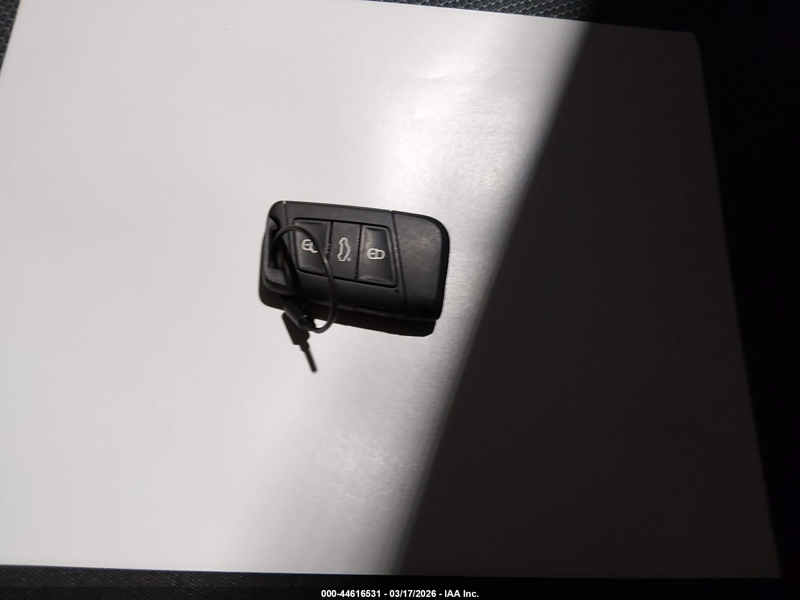 VOLKSWAGEN TAOS image 11
