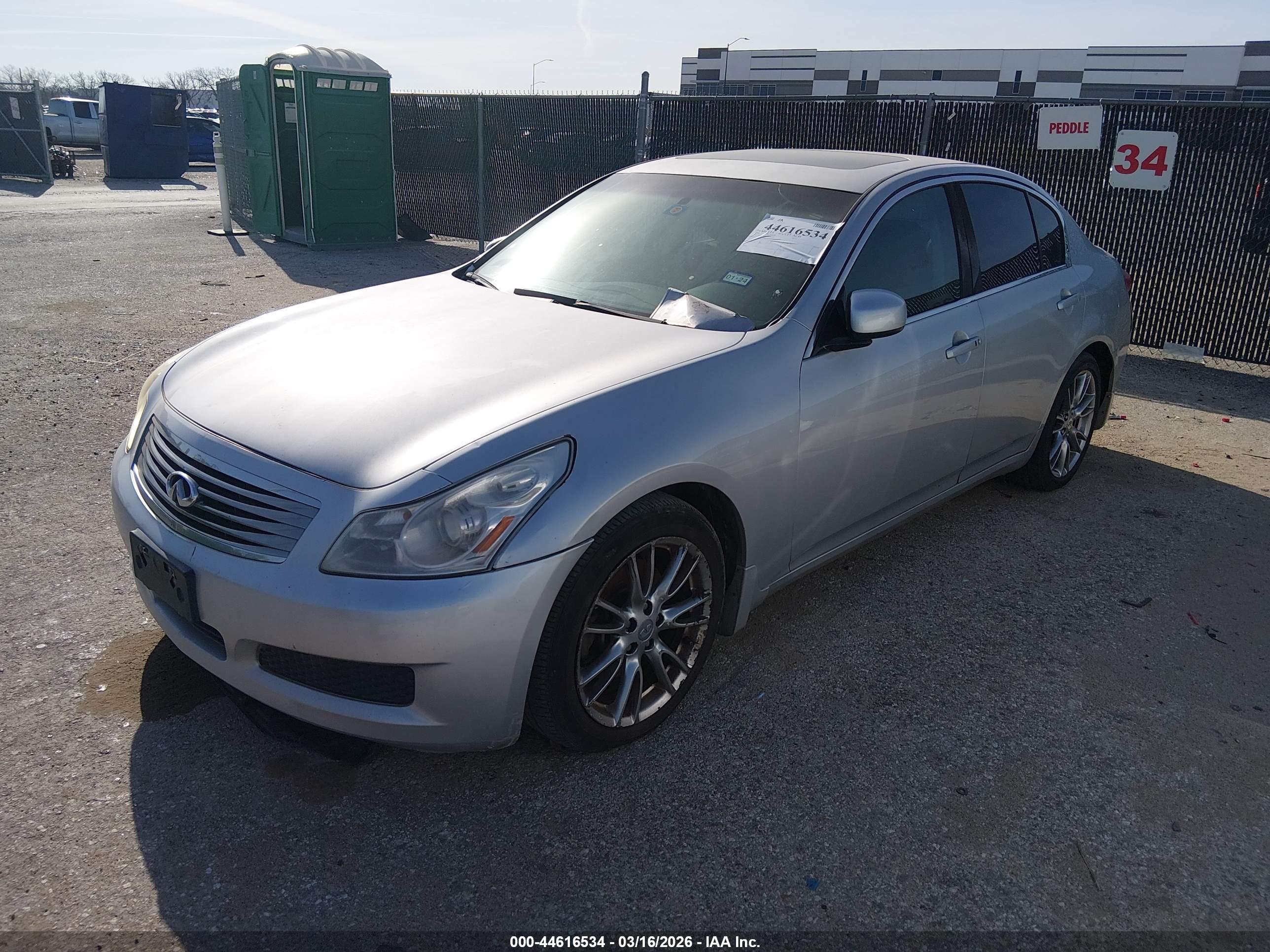 INFINITI G37 image 2
