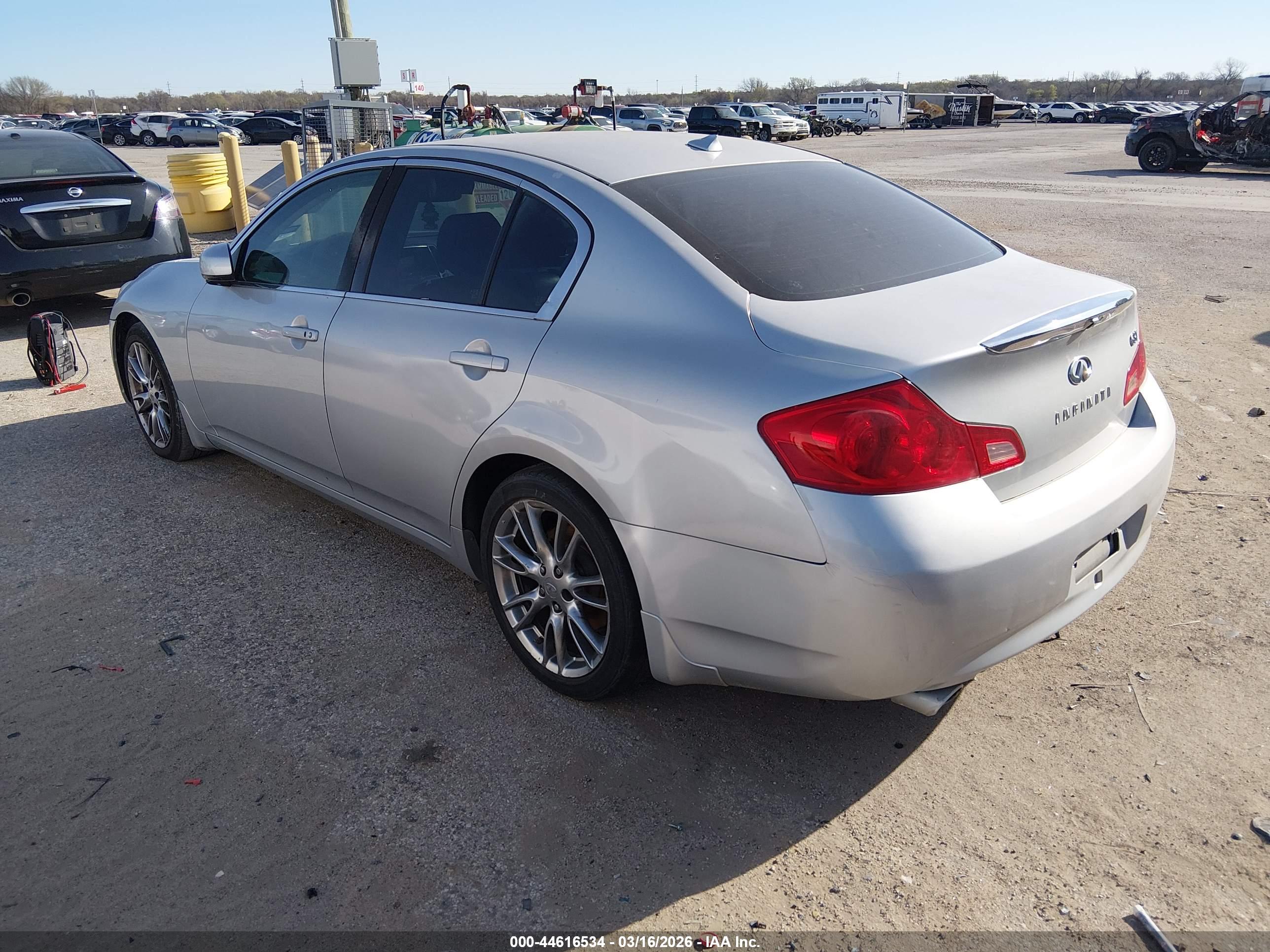 INFINITI G37 image 3