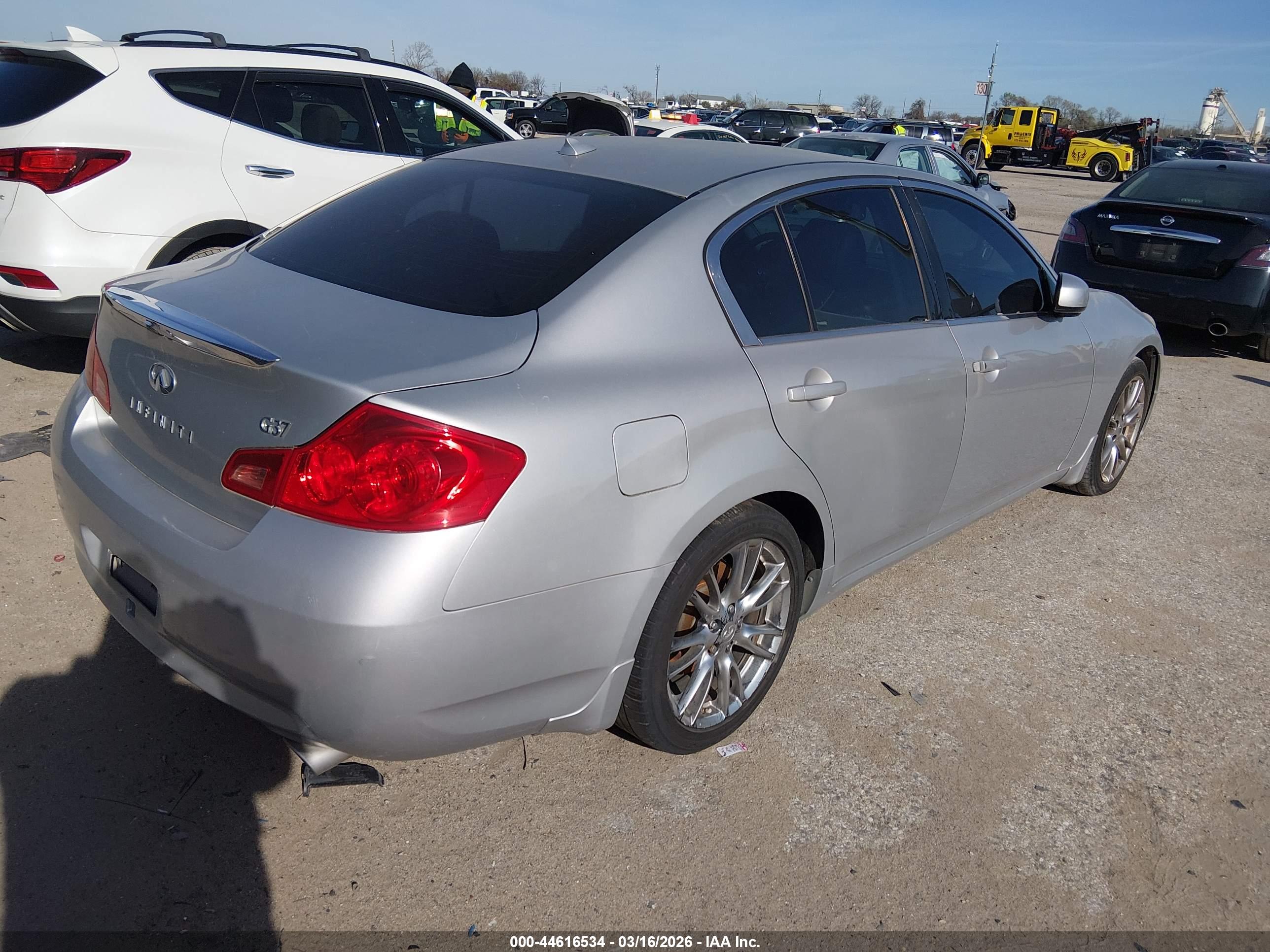 INFINITI G37 image 4