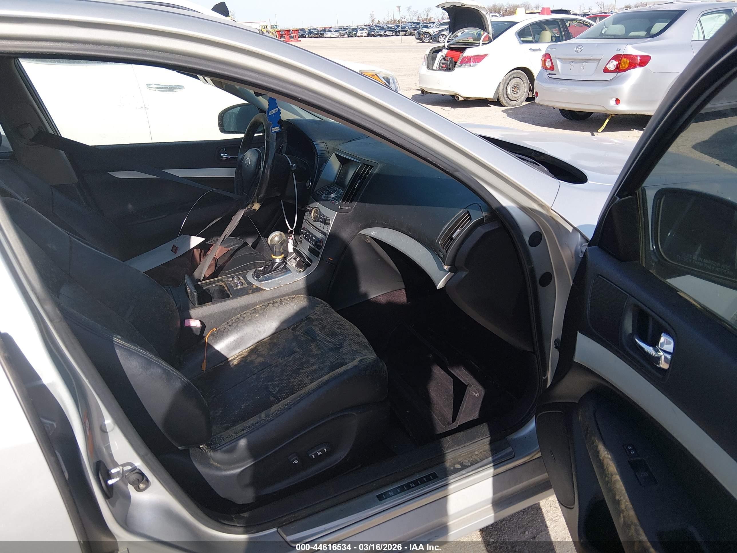 INFINITI G37 image 5