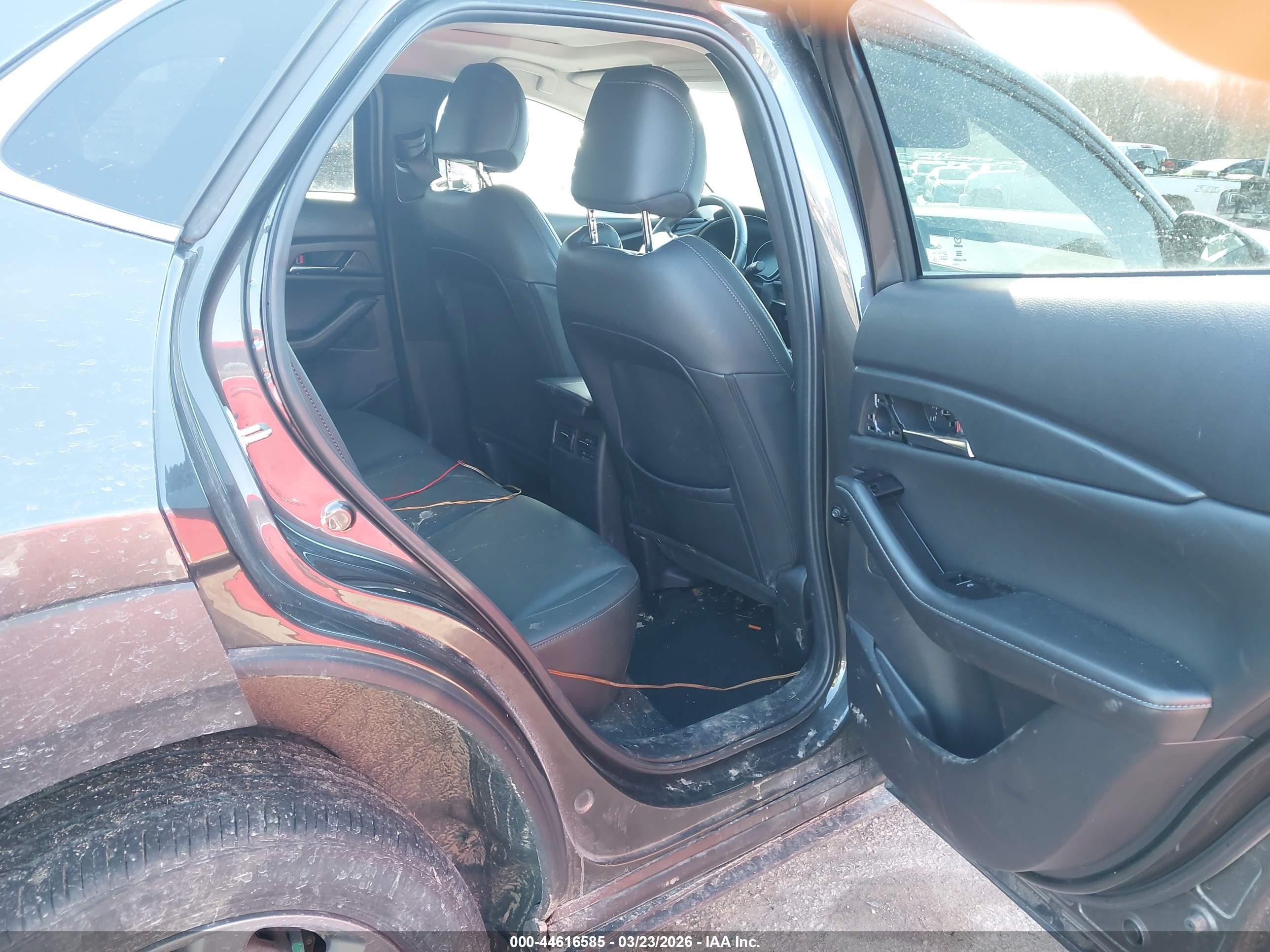 MAZDA CX-30 image 8